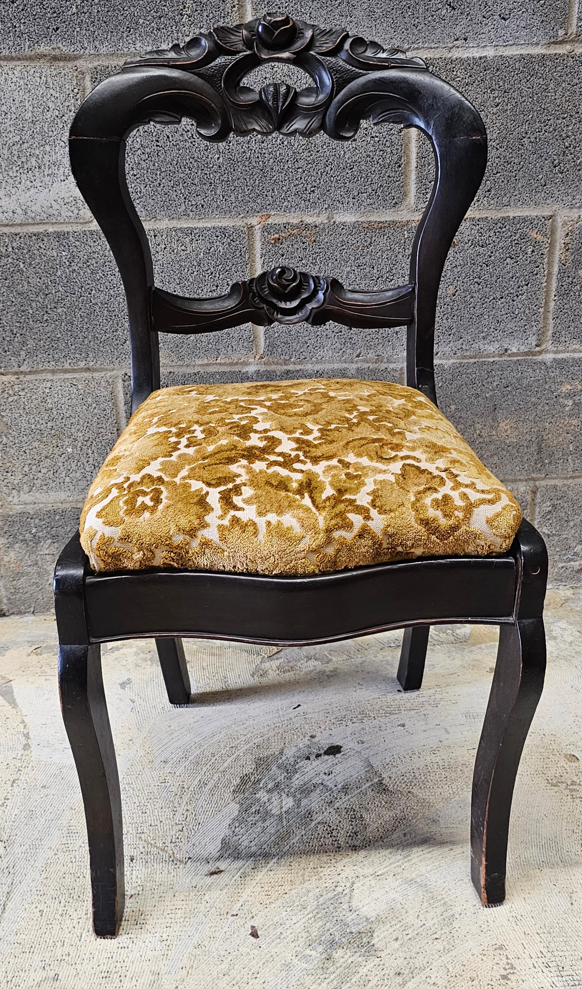 19e siècle Victorien en noyer teinté et tapissé  Chaise d'appoint en vente 2