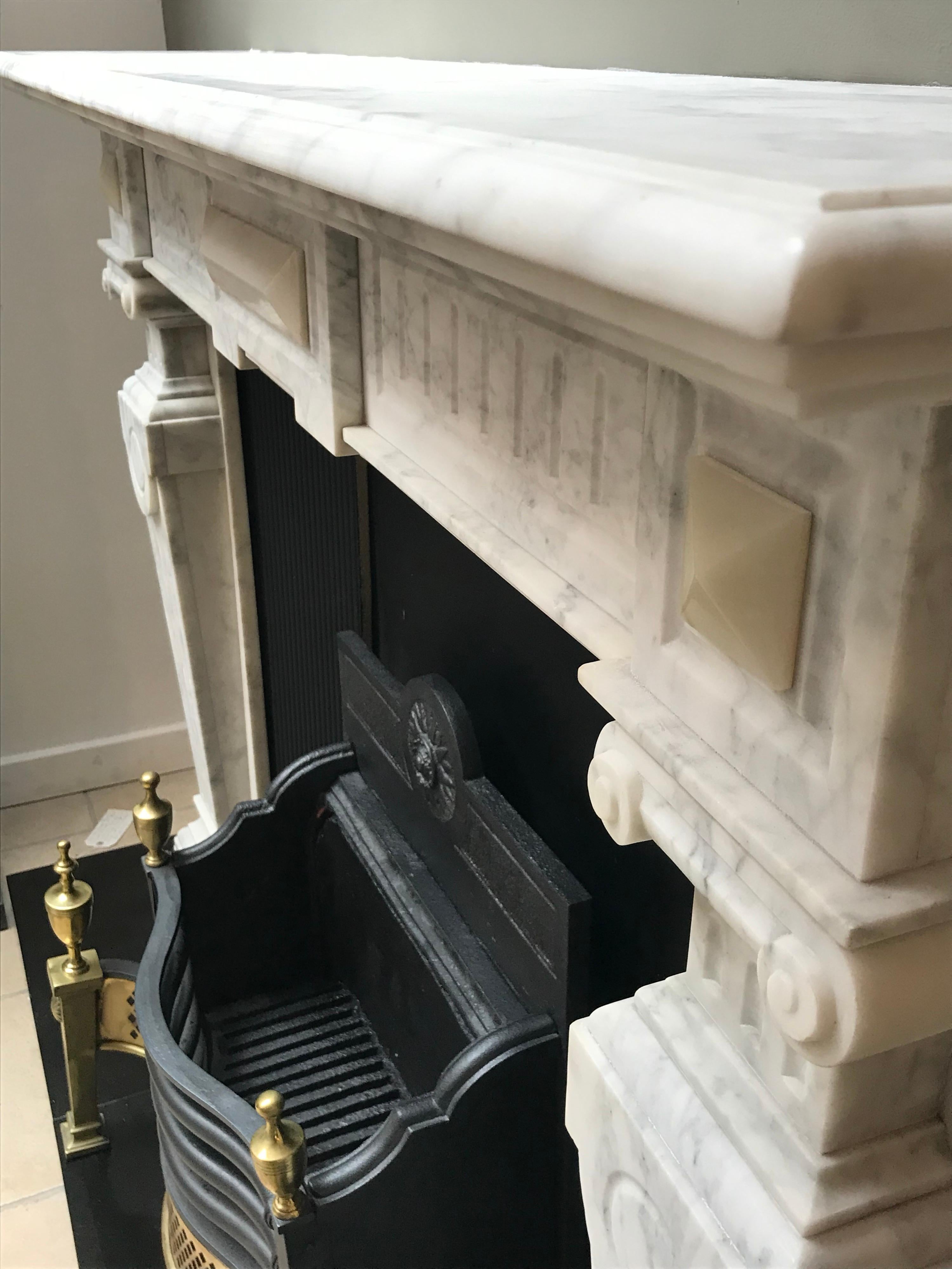 19th Century Victorian Statuary Marble Fireplace Mantelpiece In Good Condition For Sale In London, GB