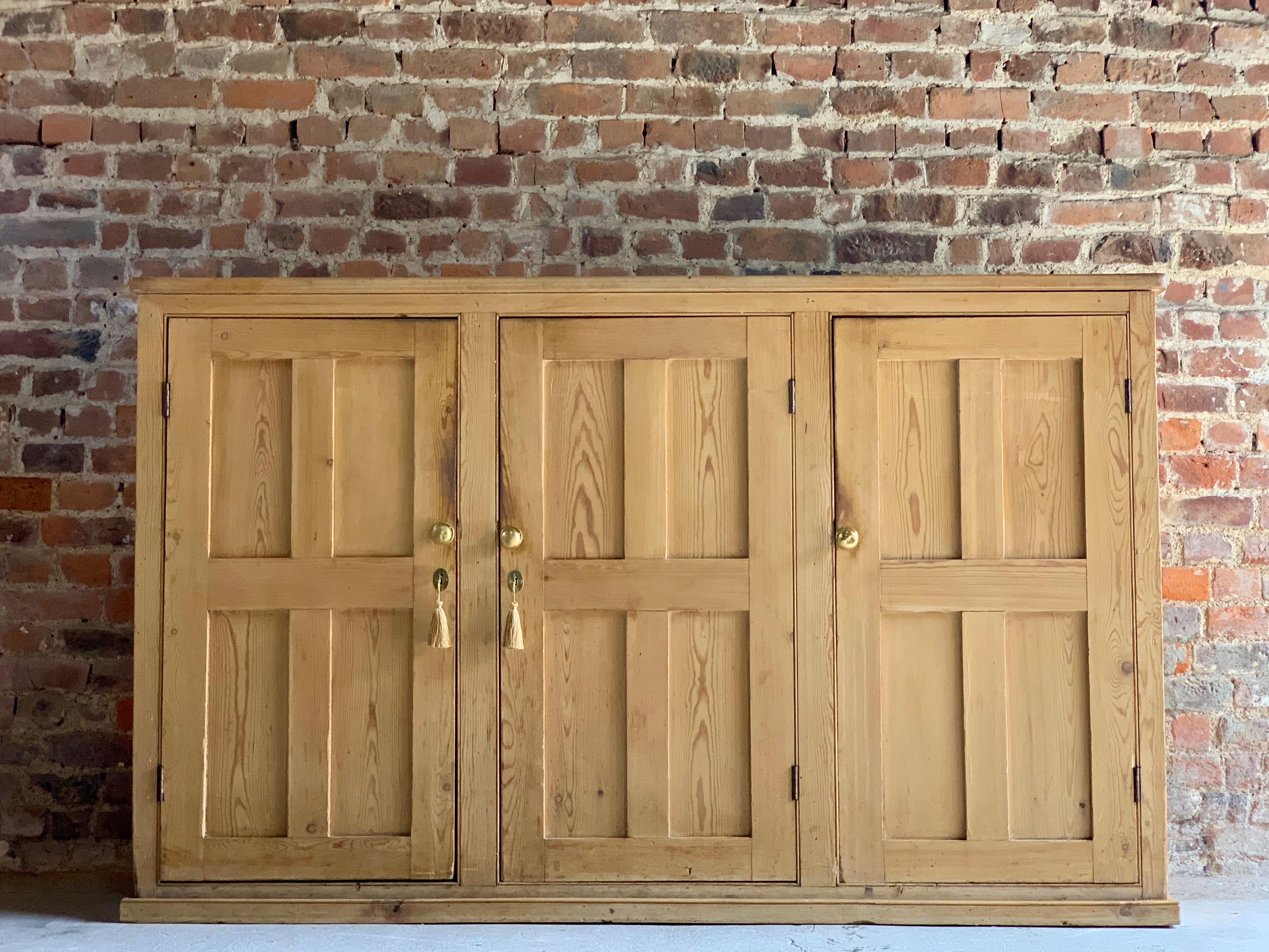 19th Century Victorian Stripped Pine Housekeepers Cupboard / Pantry, circa 1890 1