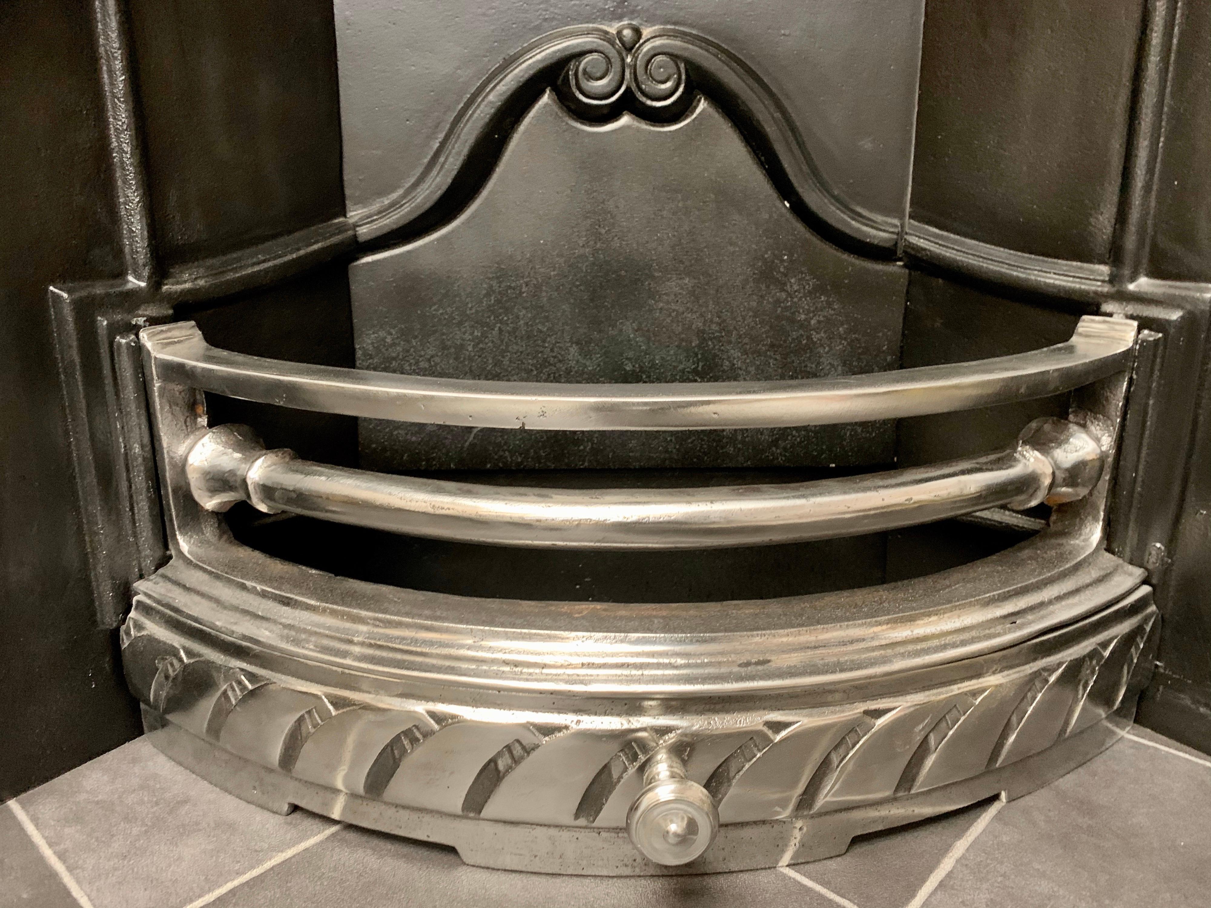 Polished 19th Century Victorian Style Arched Highlighted Cast Iron Fireplace Insert For Sale