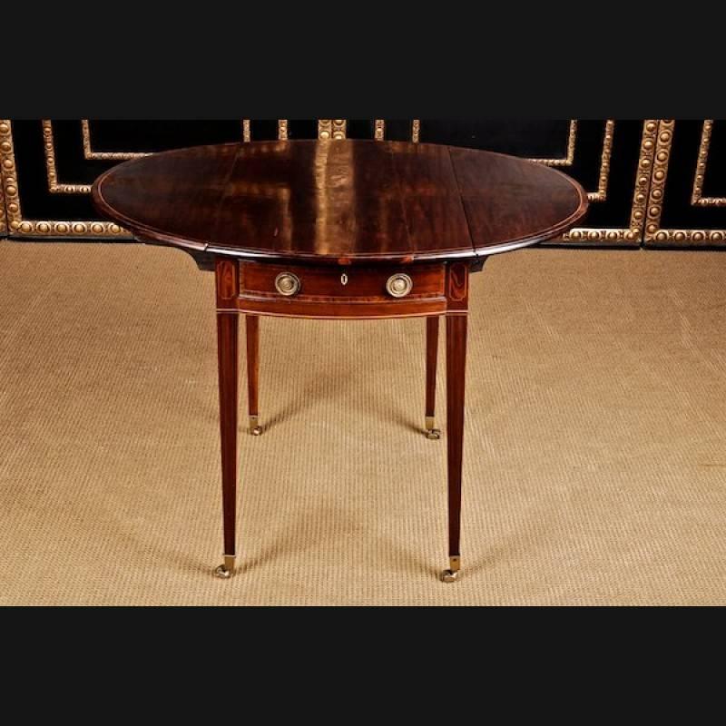 English 19th Century Victorian Style Mahogany Drop-Leaf Table Pembroke Table For Sale