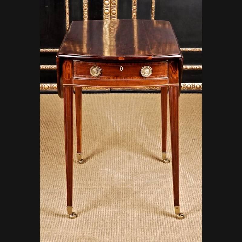 19th Century Victorian Style Mahogany Drop-Leaf Table Pembroke Table In Good Condition For Sale In Berlin, DE