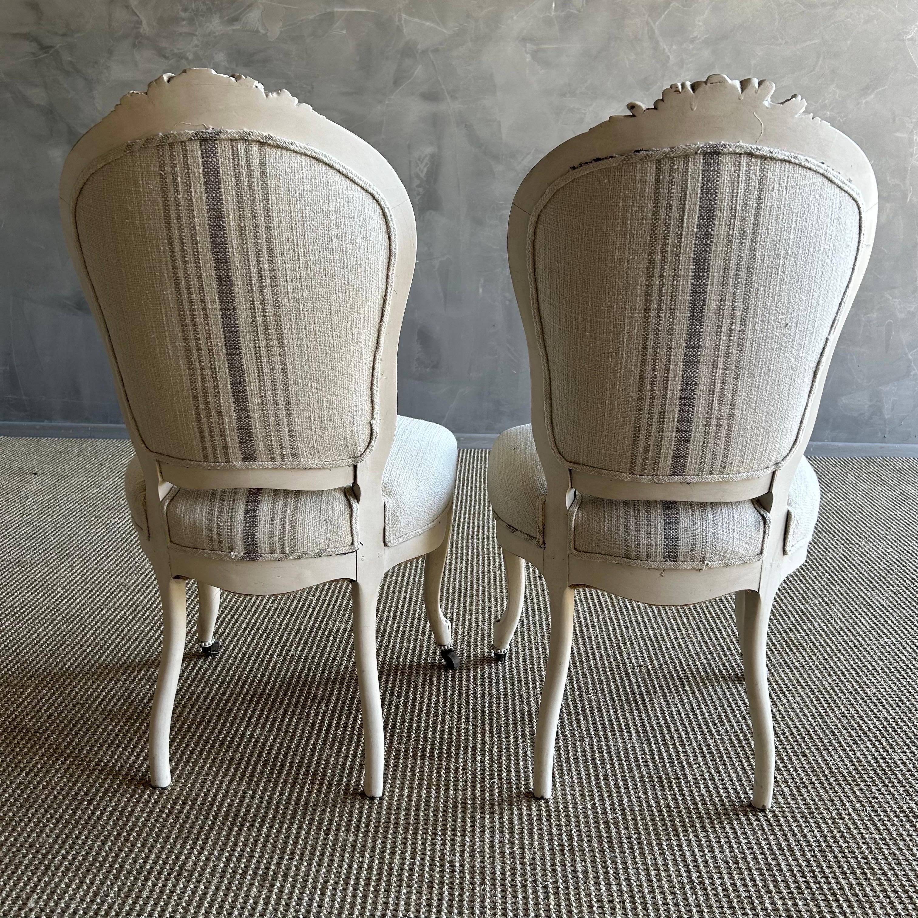 Chaises d'appoint de style victorien du 19ème siècle peintes en blanc huîtres en vente 6