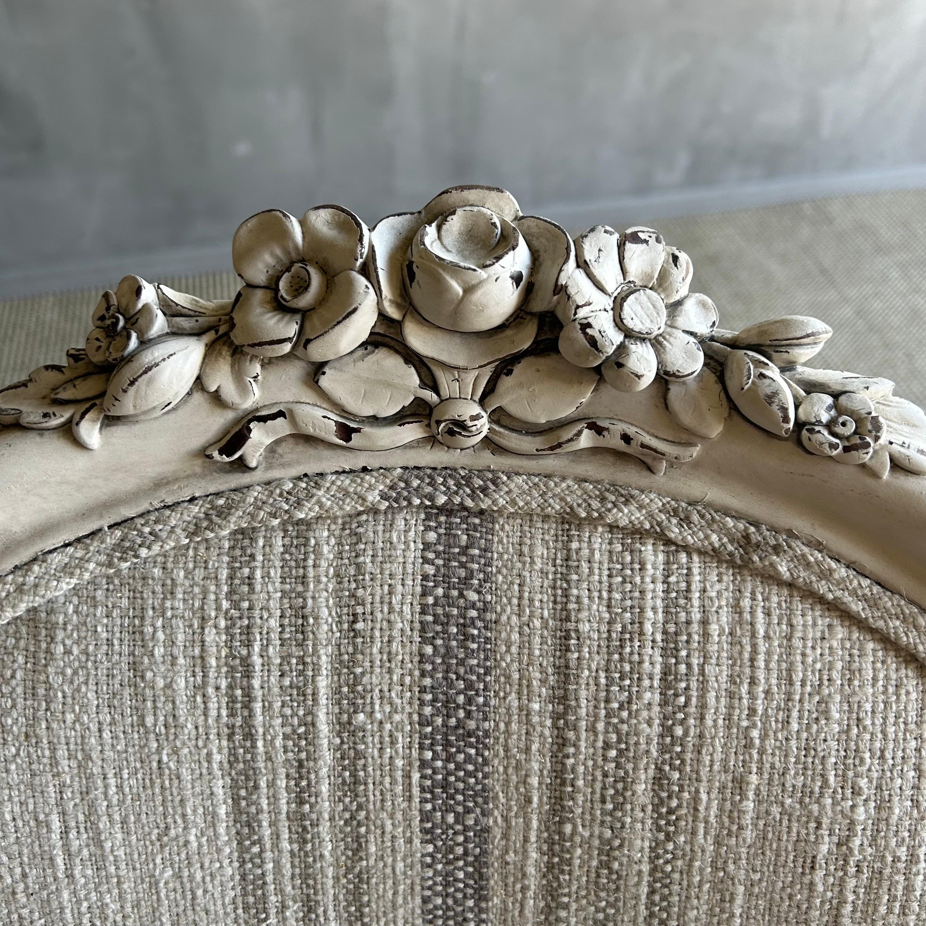 Victorien Chaises d'appoint de style victorien du 19ème siècle peintes en blanc huîtres en vente