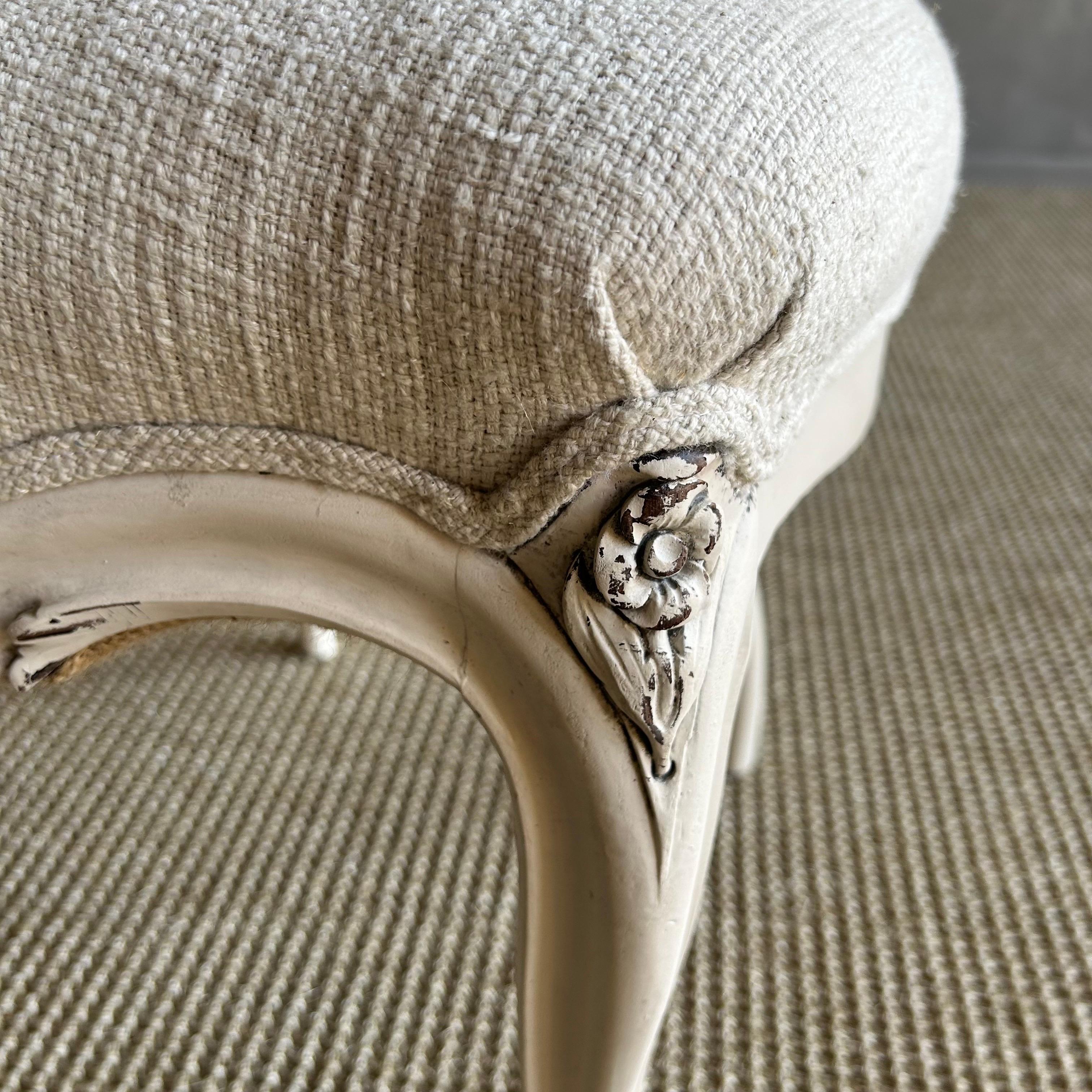Lin Chaises d'appoint de style victorien du 19ème siècle peintes en blanc huîtres en vente