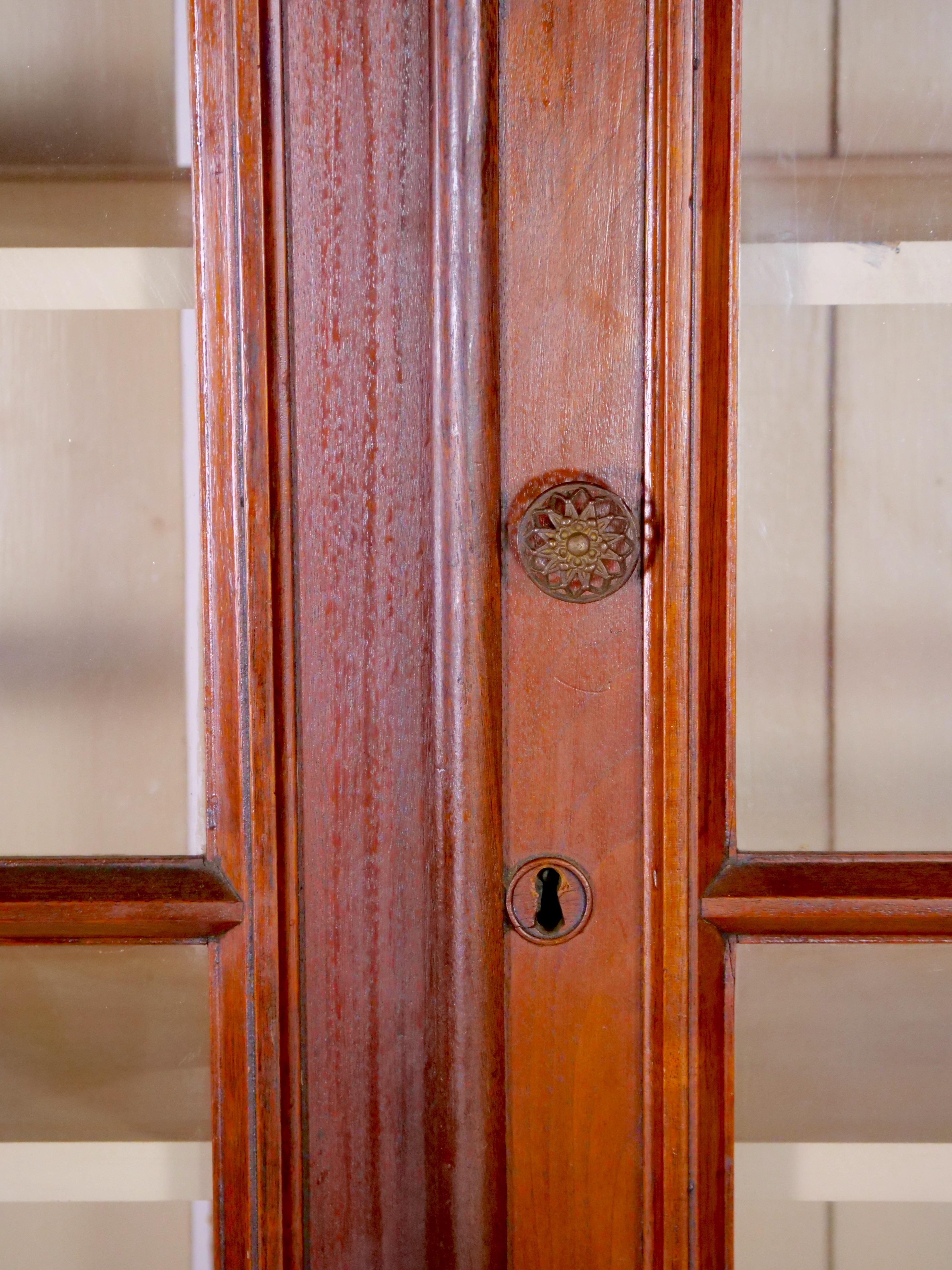 19. Jahrhundert viktorianischen Stil zwei Tür Bücherregal / Kabinett (Holz) im Angebot