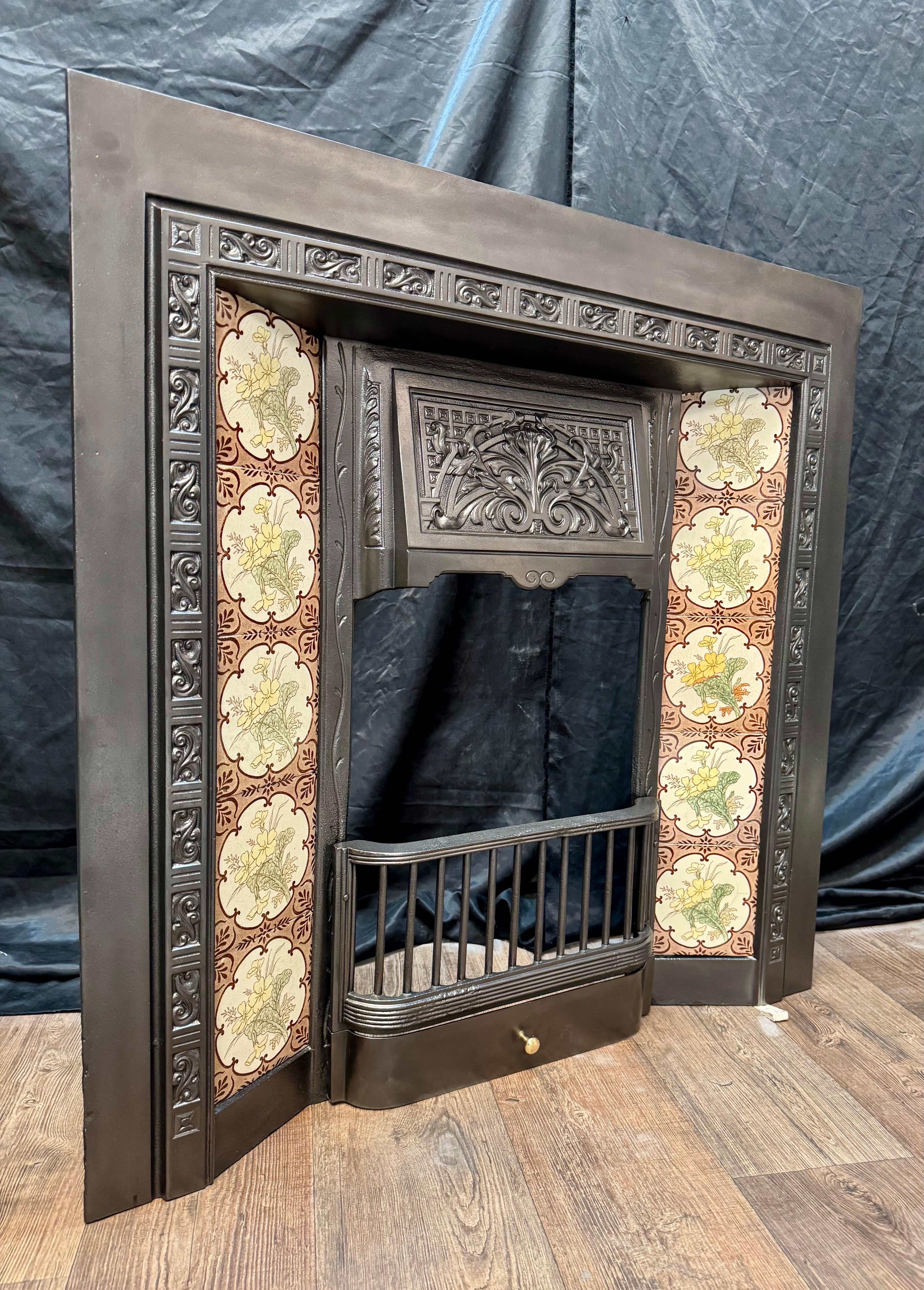 19th Century Victorian Tiled Cast Iron Fireplace Insert. For Sale 6