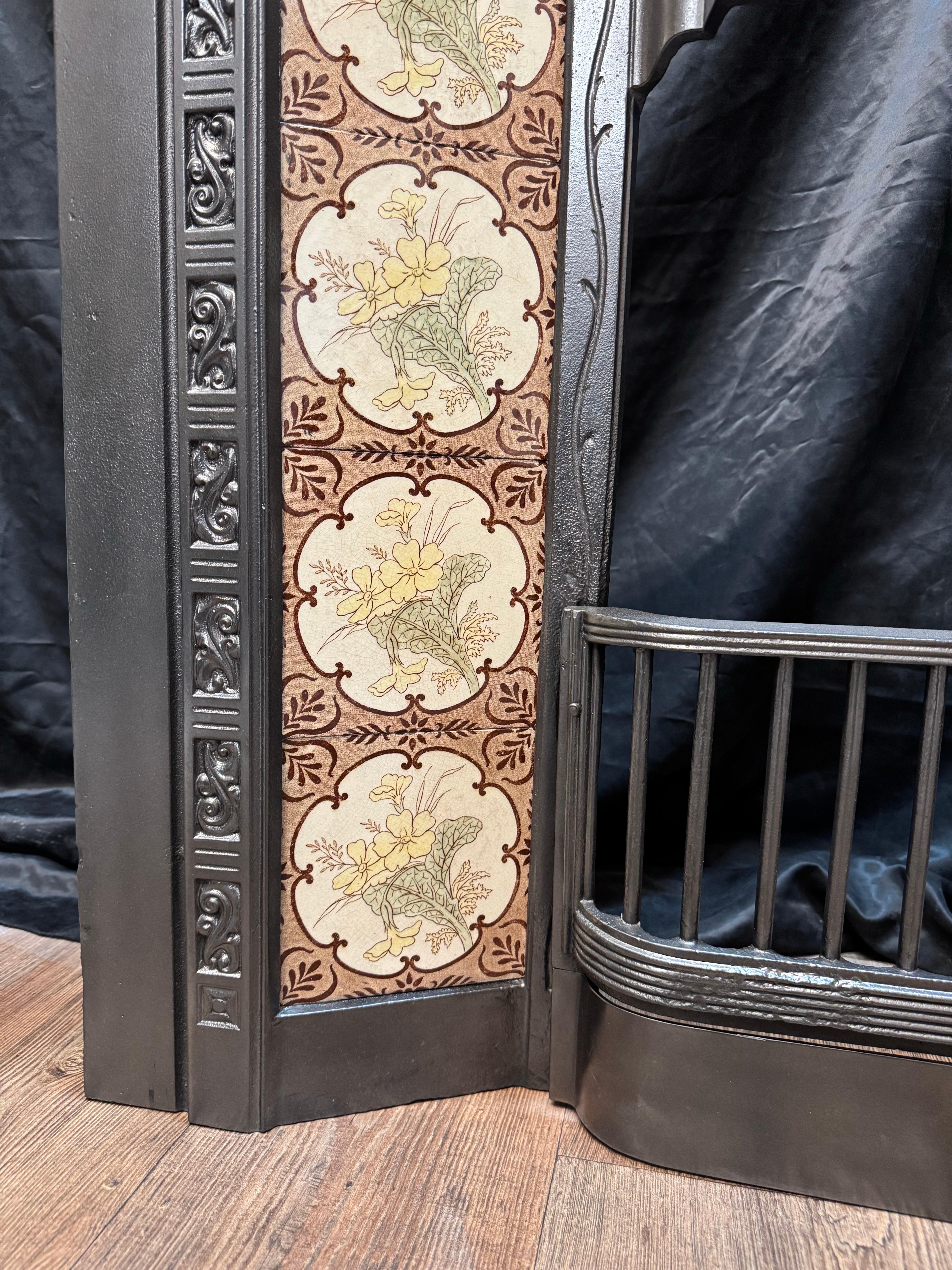 English 19th Century Victorian Tiled Cast Iron Fireplace Insert. For Sale