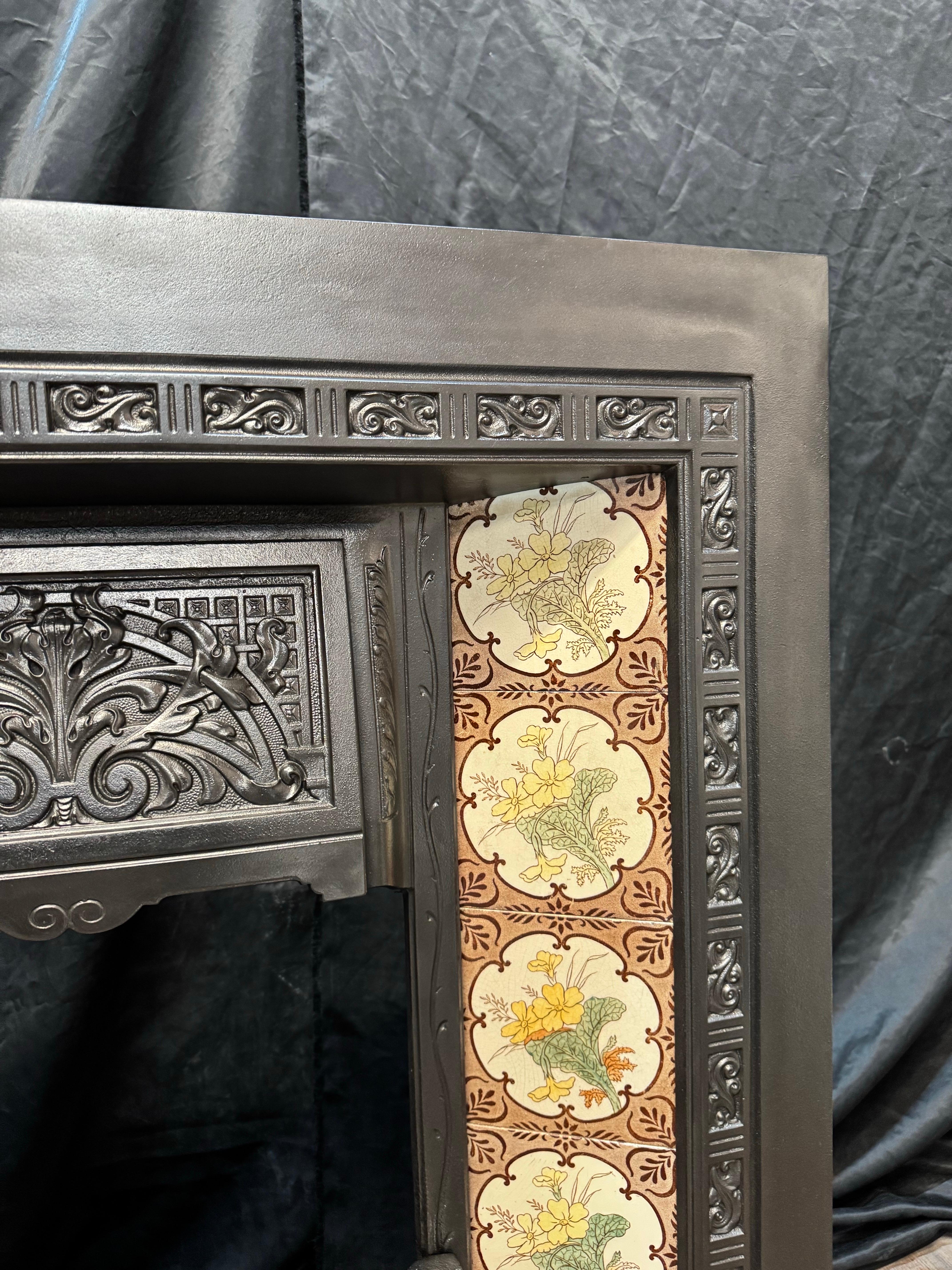 19th Century Victorian Tiled Cast Iron Fireplace Insert. For Sale 1