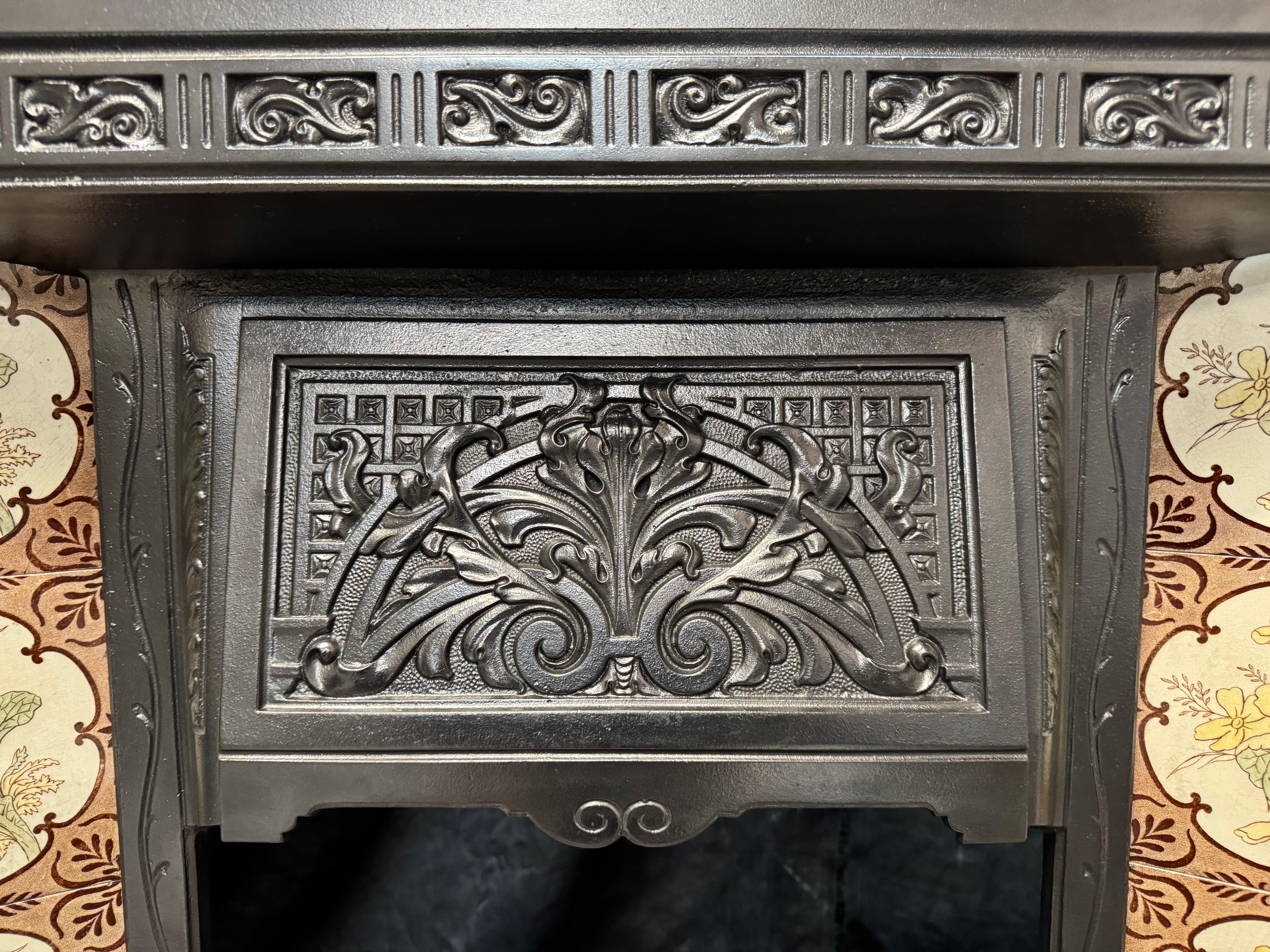 19th Century Victorian Tiled Cast Iron Fireplace Insert. For Sale 3