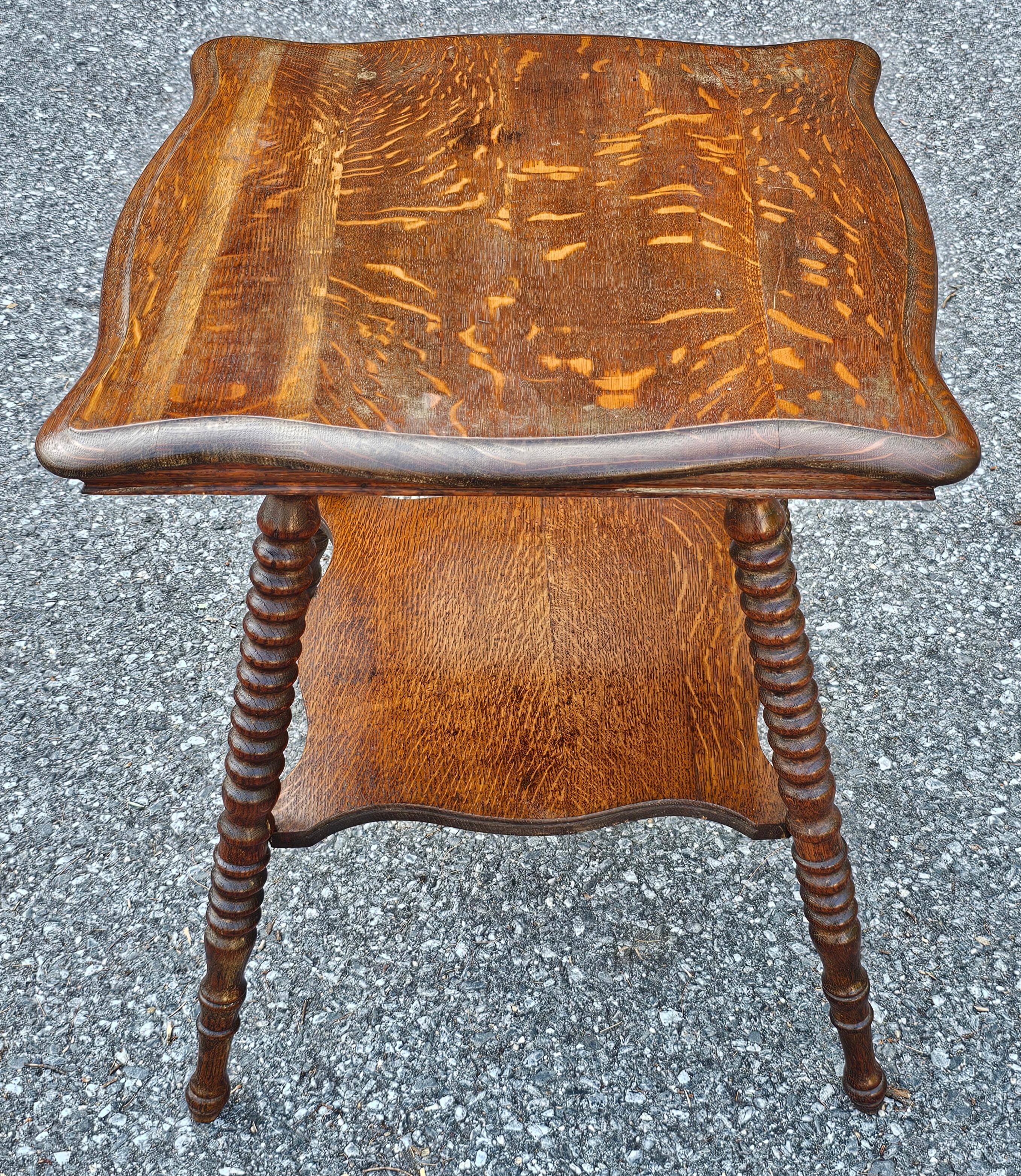American Colonial 19th Century Victorian Turned Quater Sawn Oak Parlor or Center Table For Sale