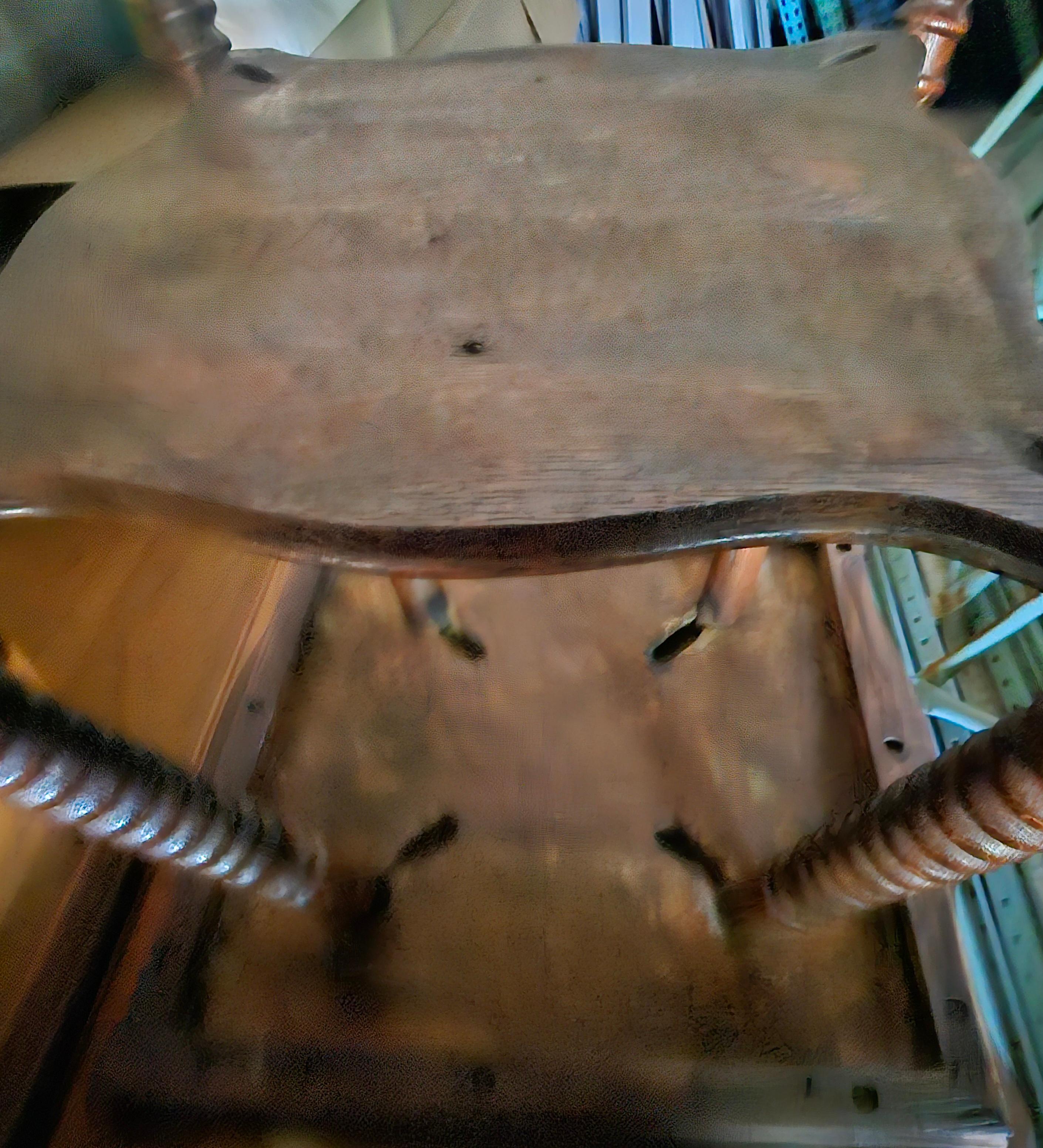 19th Century Victorian Turned Quater Sawn Oak Parlor or Center Table For Sale 2