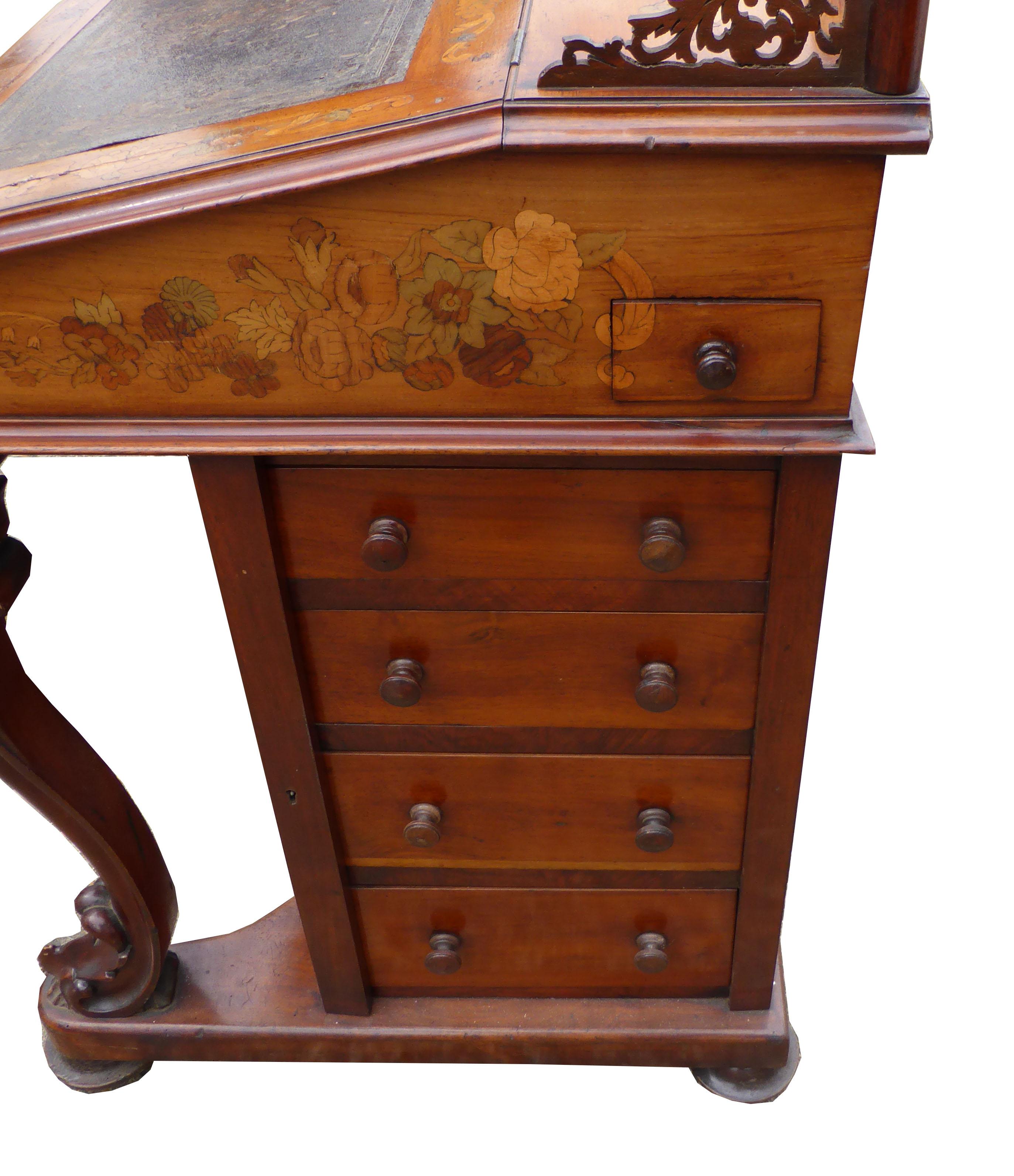19th Century Victorian Walnut and Marquetry Davenport In Good Condition In Chelmsford, Essex