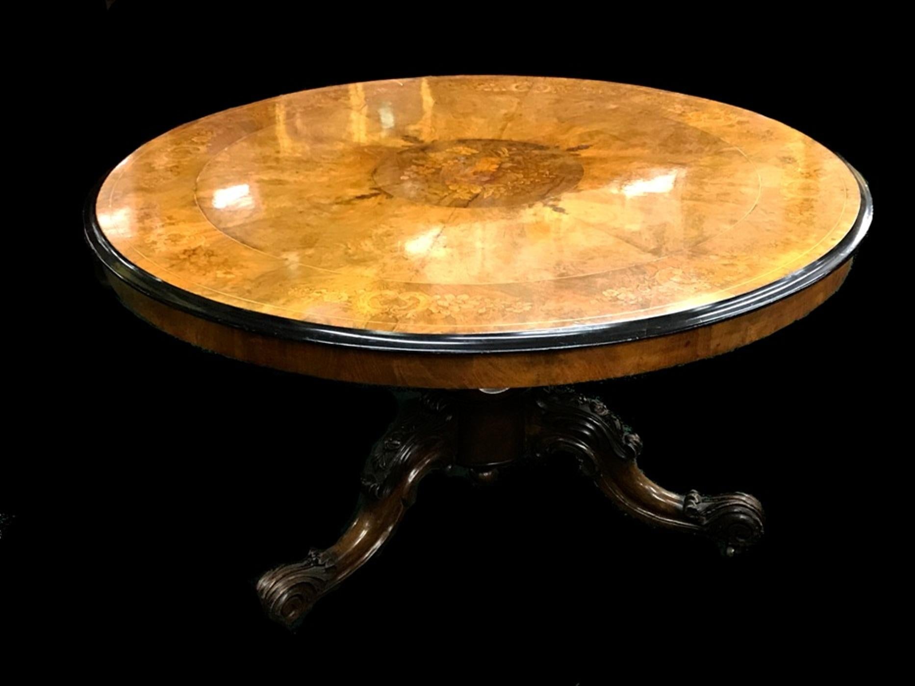 19th Century Victorian Walnut and Satinwood Marquetry Circular Tilt-Top Table (Walnuss) im Angebot