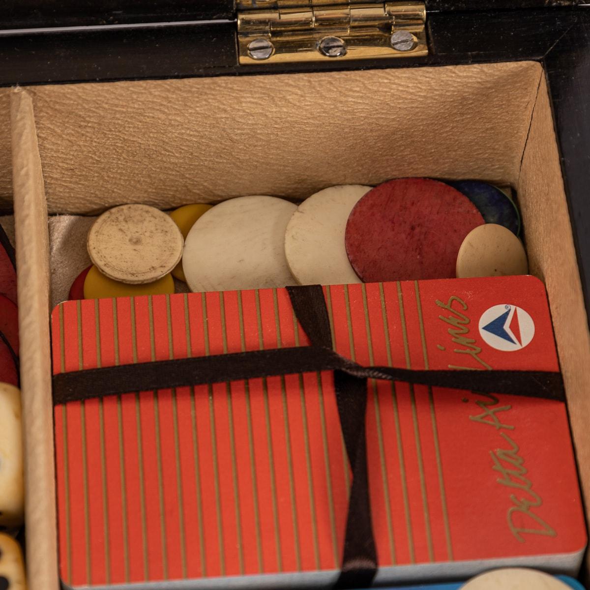 Boîte à jeux de cartes victorienne en noyer et laiton du XIXe siècle, c.1890 en vente 4