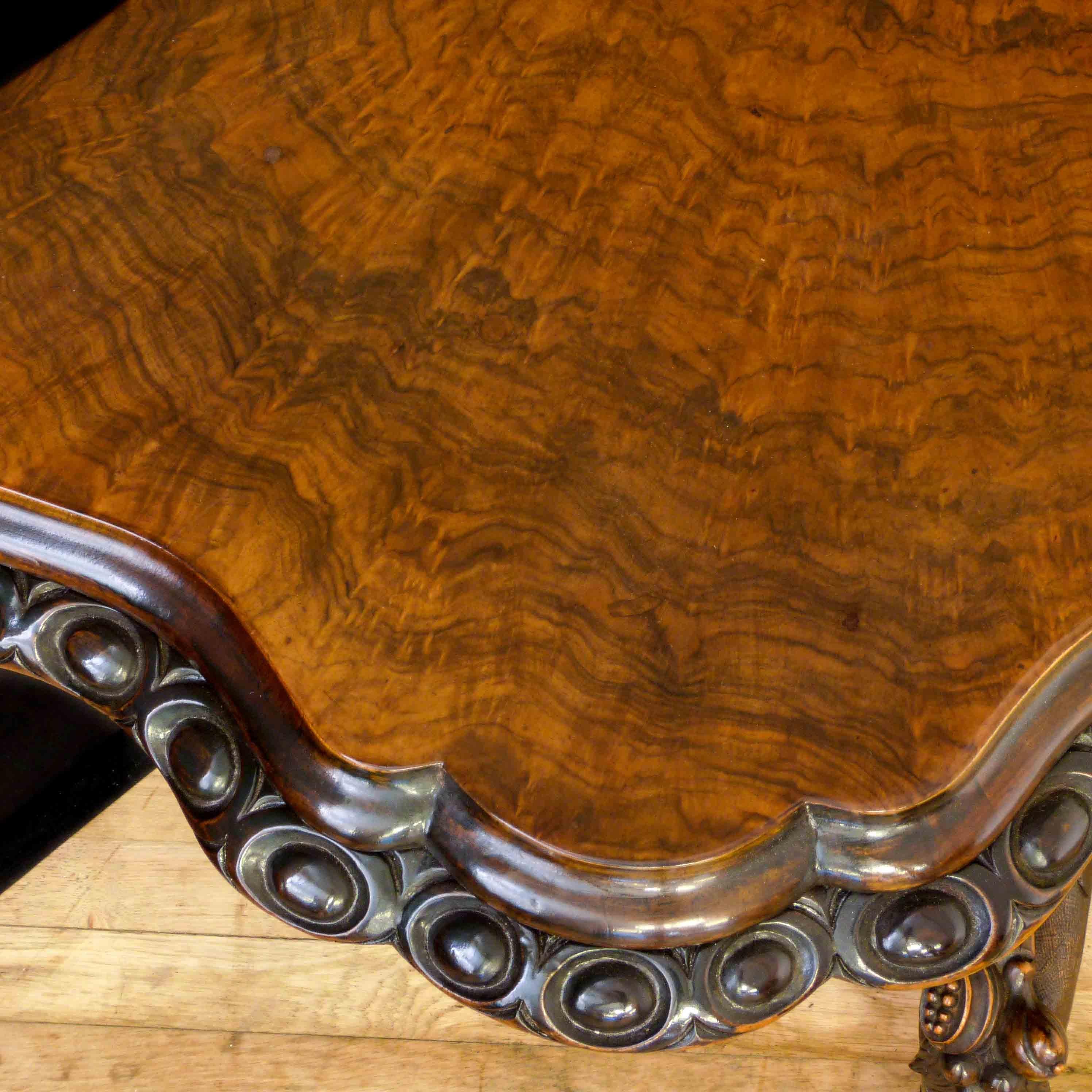 Polished 19th Century Victorian Walnut Card Table For Sale