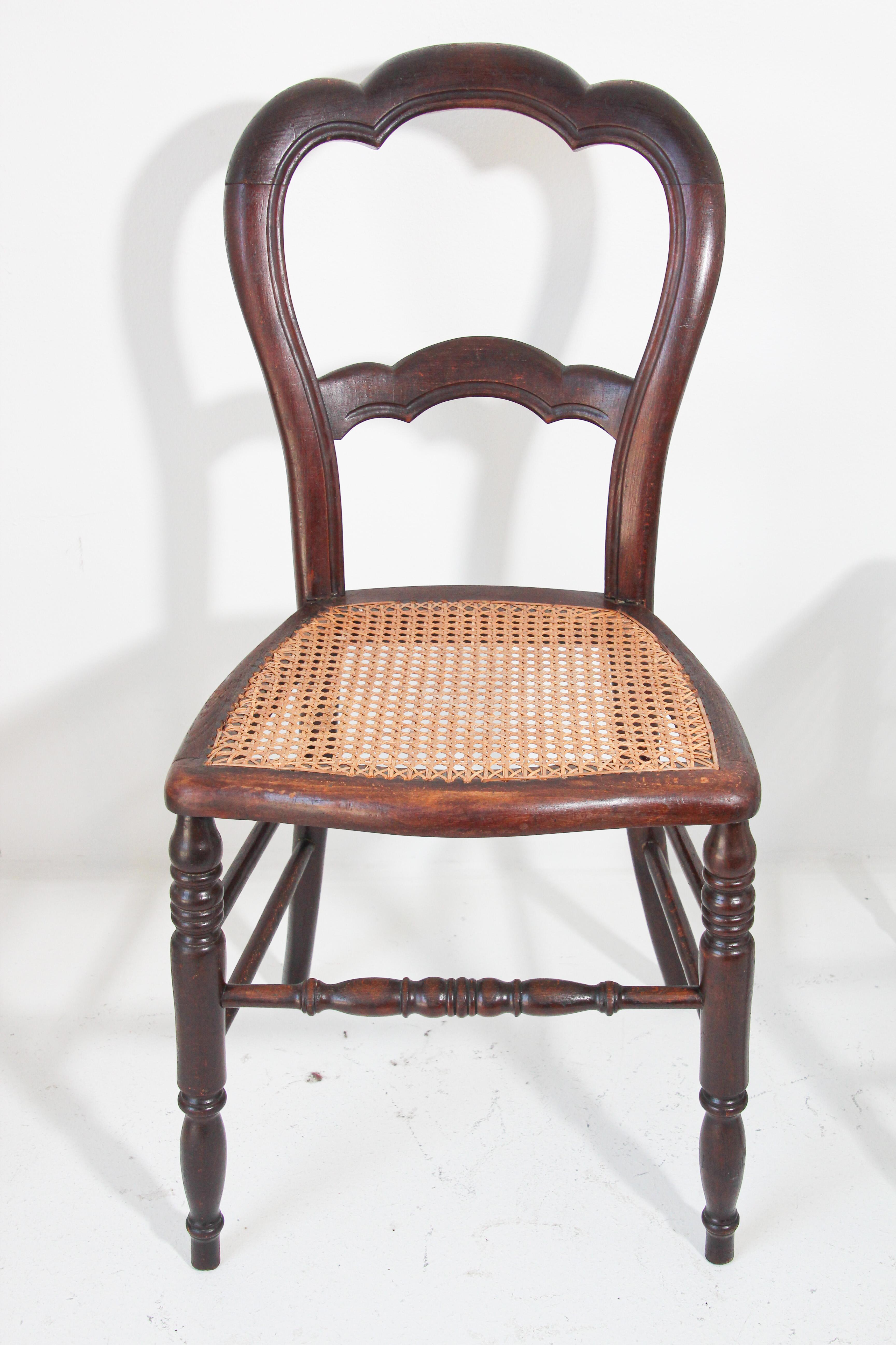 19th Century Victorian Walnut Chairs Set of Three In Good Condition In North Hollywood, CA