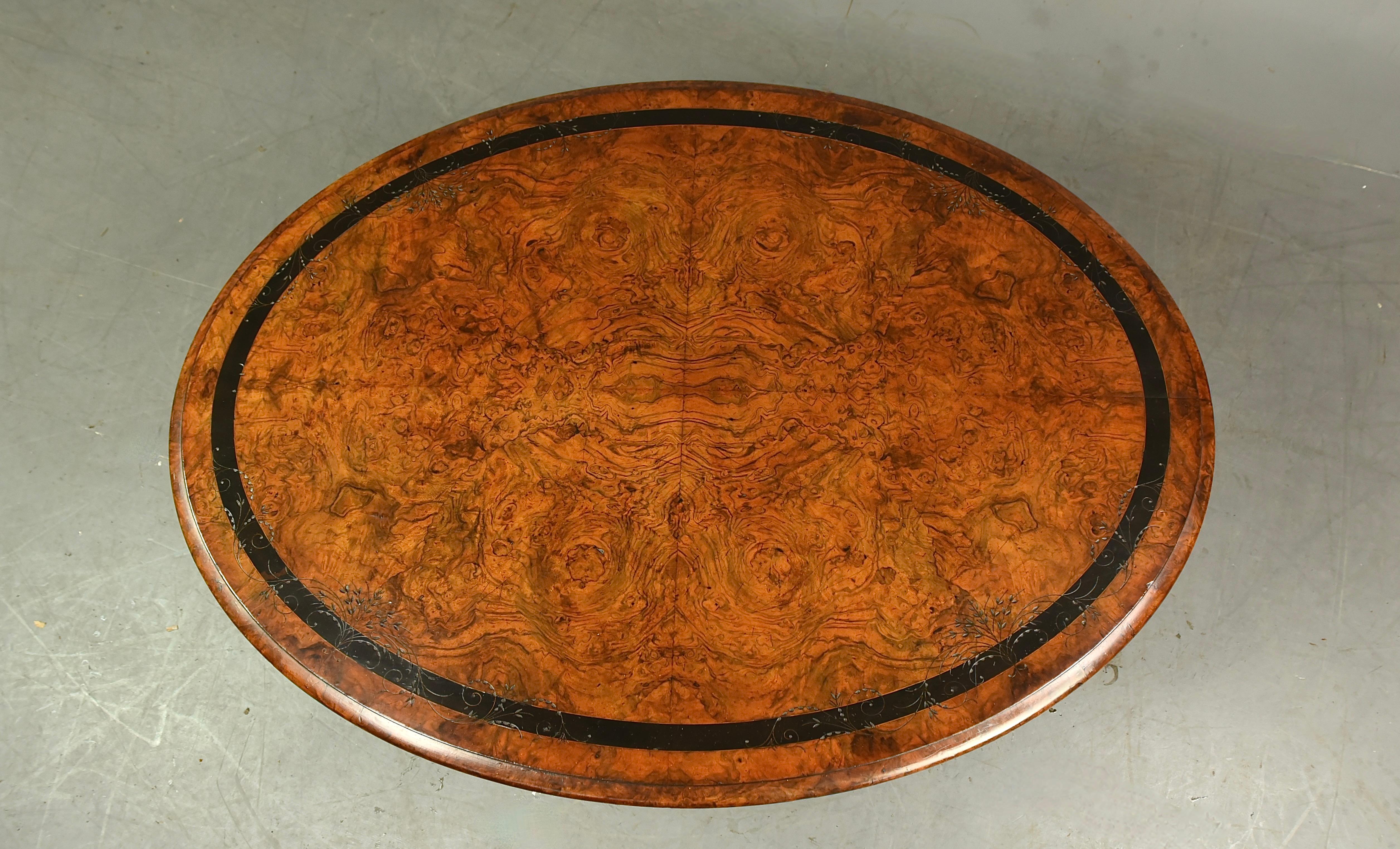English 19th century Victorian walnut coffee table 