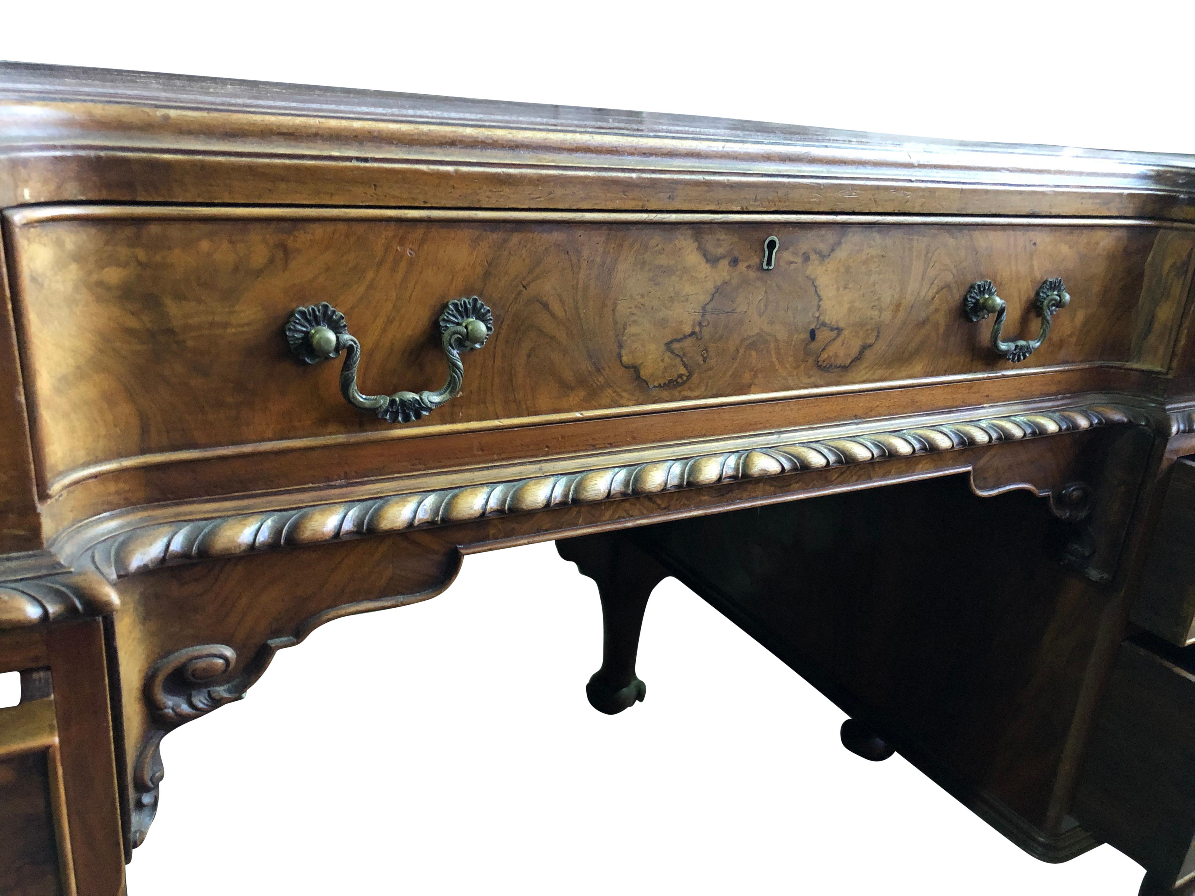 19th Century Victorian Walnut Desk with Leather Top 4