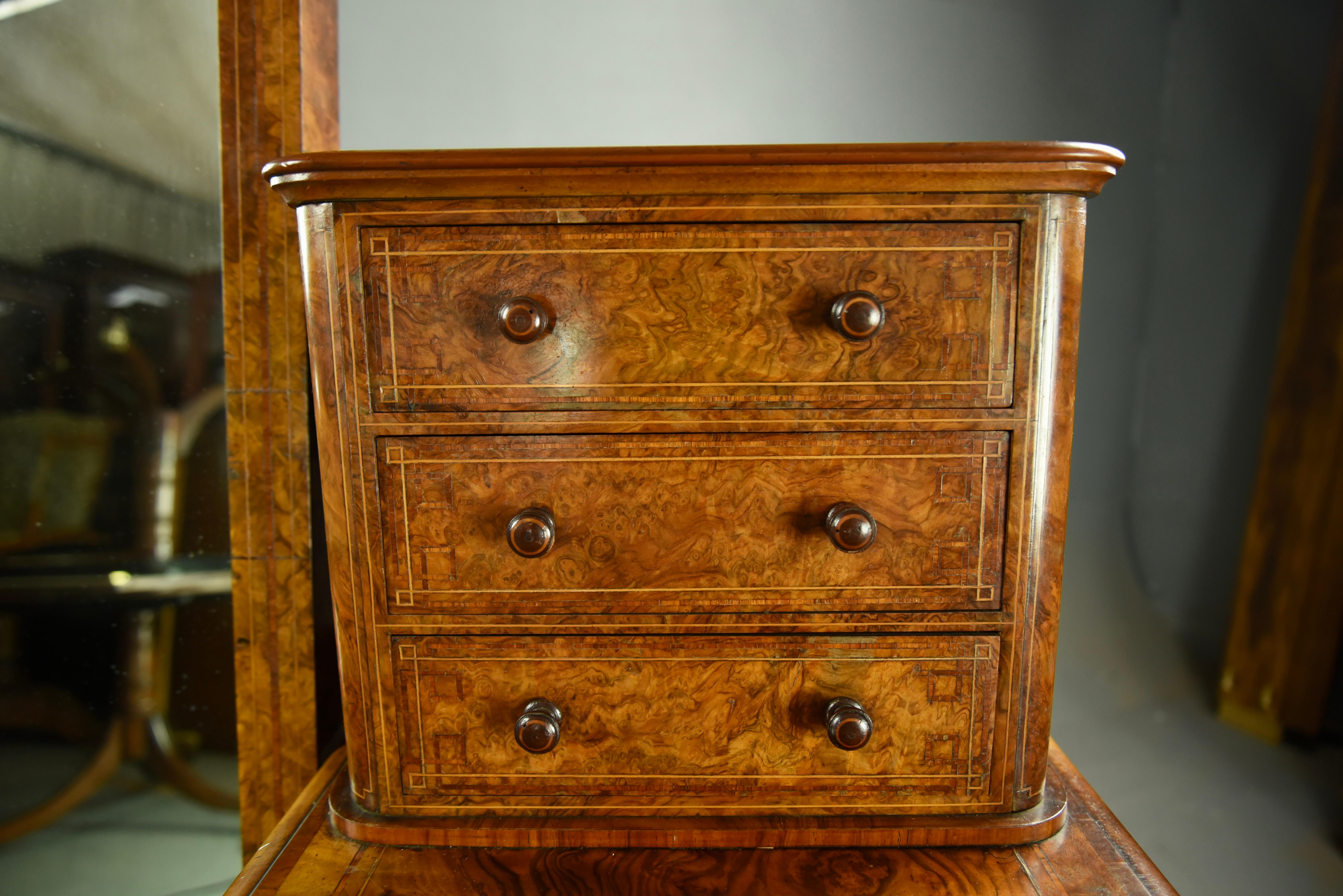 Inlay 19th century Victorian walnut dressing table 