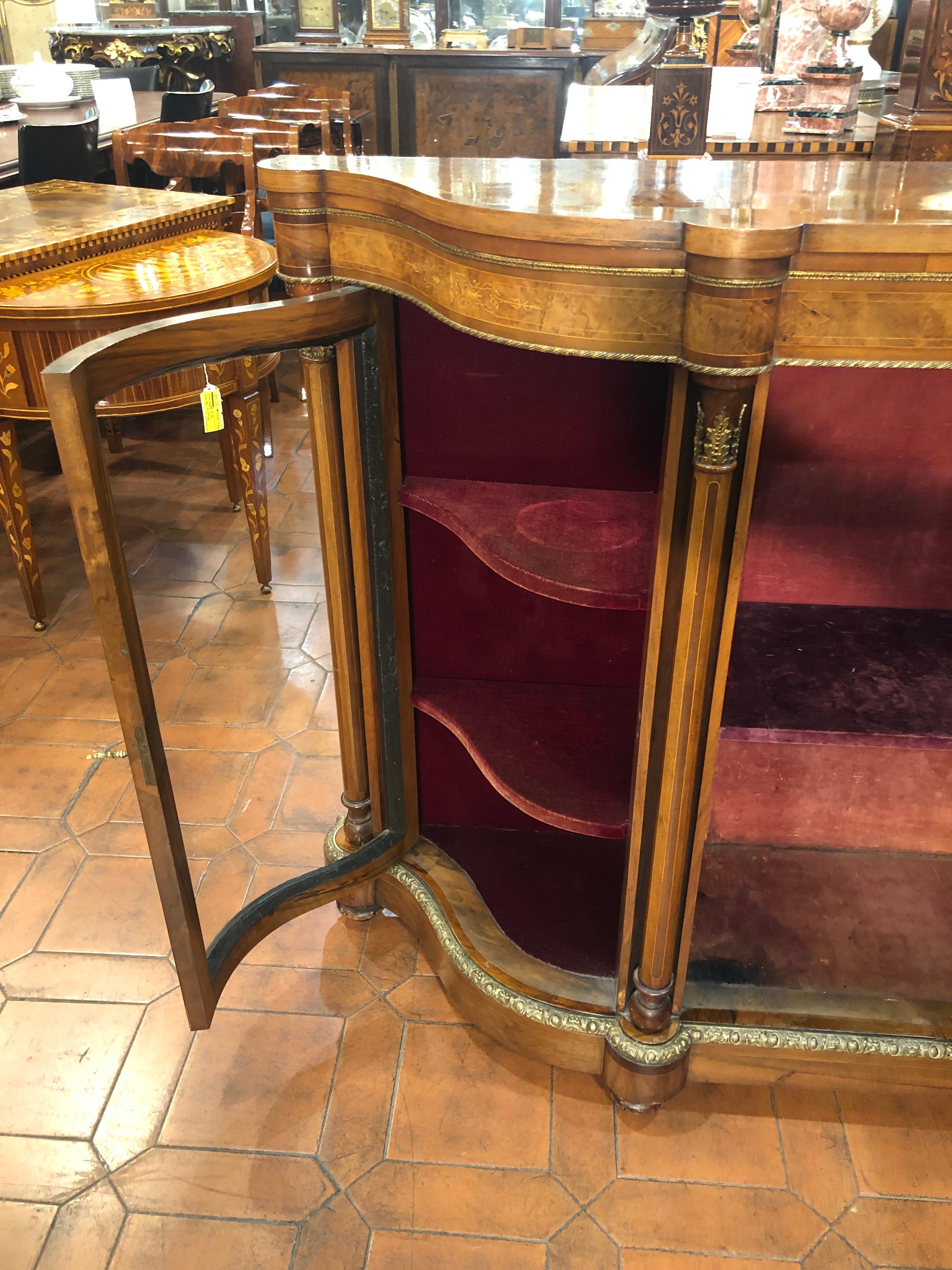 Gabinetto vittoriano in noce dell'Inghilterra del XIX secolo in serpentino, anni '60 del XIX secolo 3