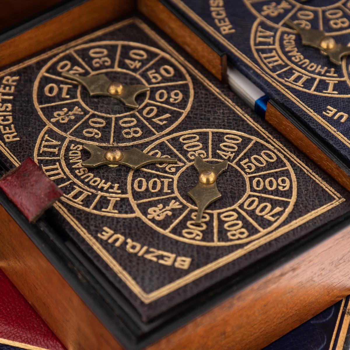 Compendium de jeu victorien du 19e siècle en noyer, jeux de cartes et de planches, vers 1890 en vente 8