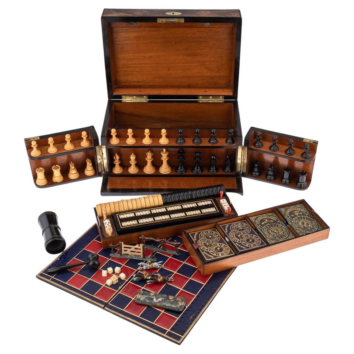 Compendium de jeu victorien du 19e siècle en noyer, jeux de cartes et de planches, vers 1890 en vente
