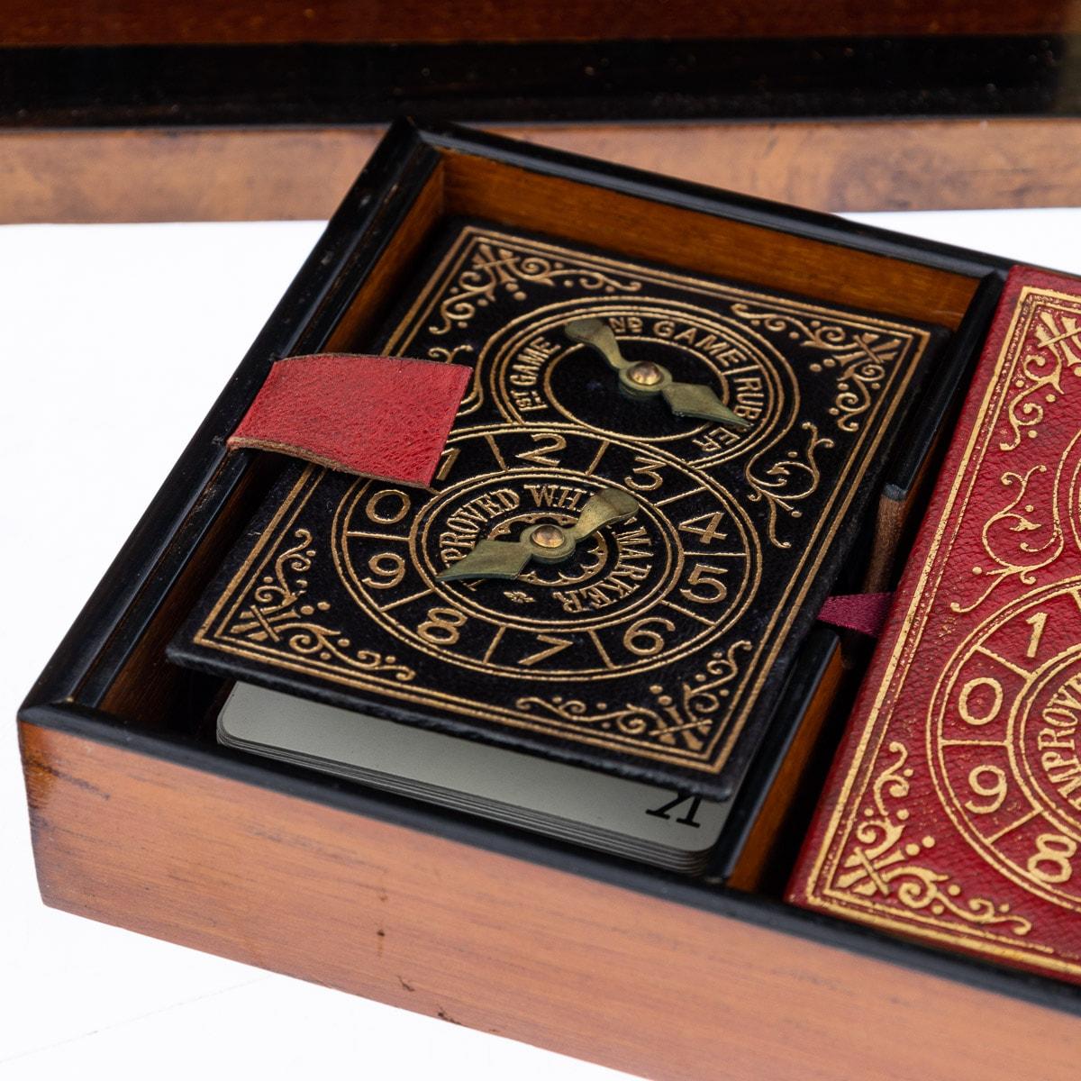 Compendium de jeu victorien du 19e siècle en noyer, jeux de cartes et de planches, vers 1890 en vente 8