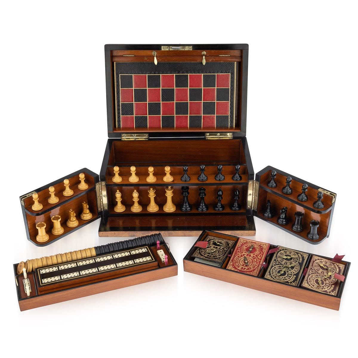 Victorien Compendium de jeu victorien du 19e siècle en noyer, jeux de cartes et de planches, vers 1890 en vente
