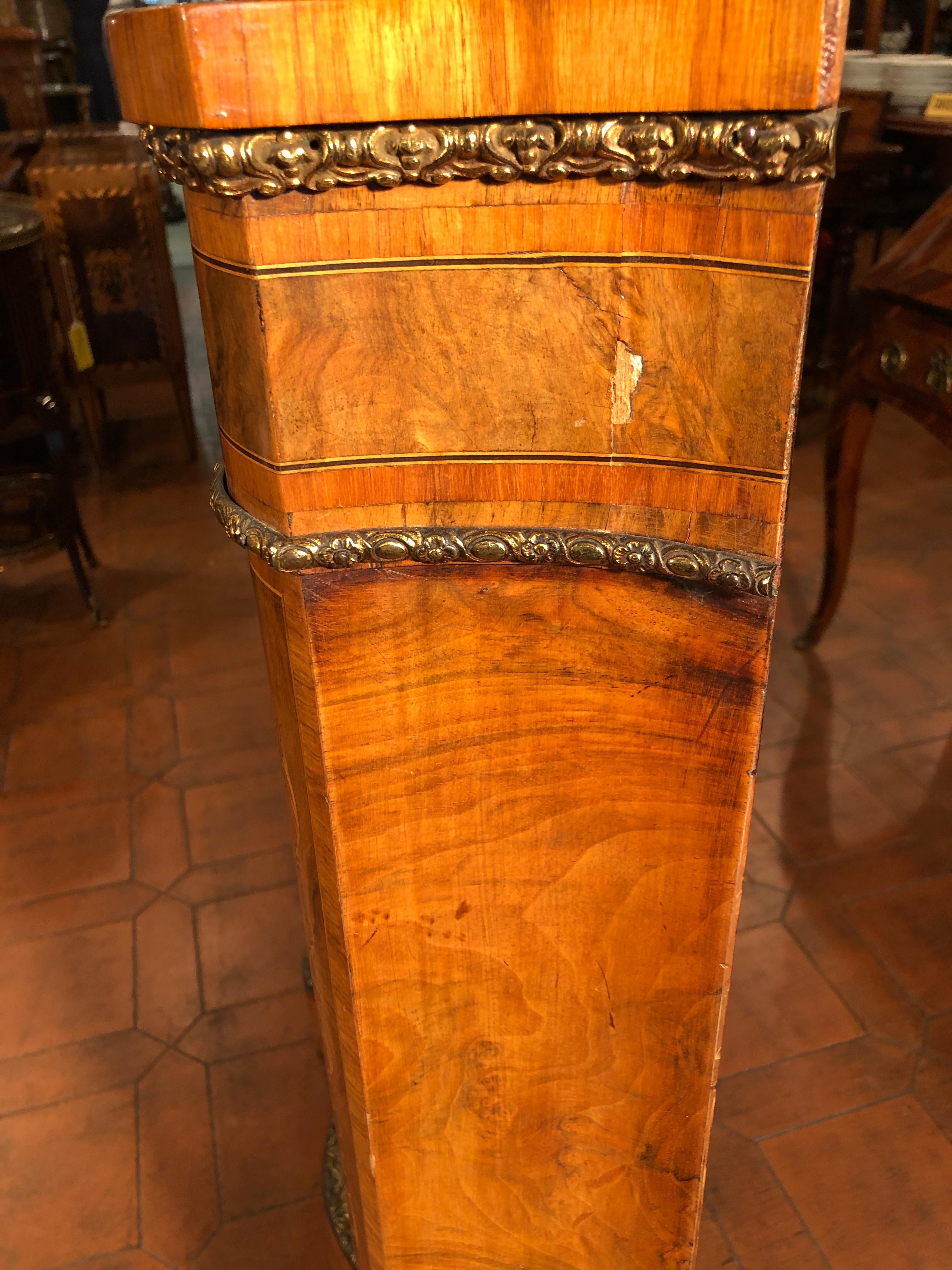 19th Century Victorian Walnut Inlaid English Sideboard Vitrines, 1860s 4