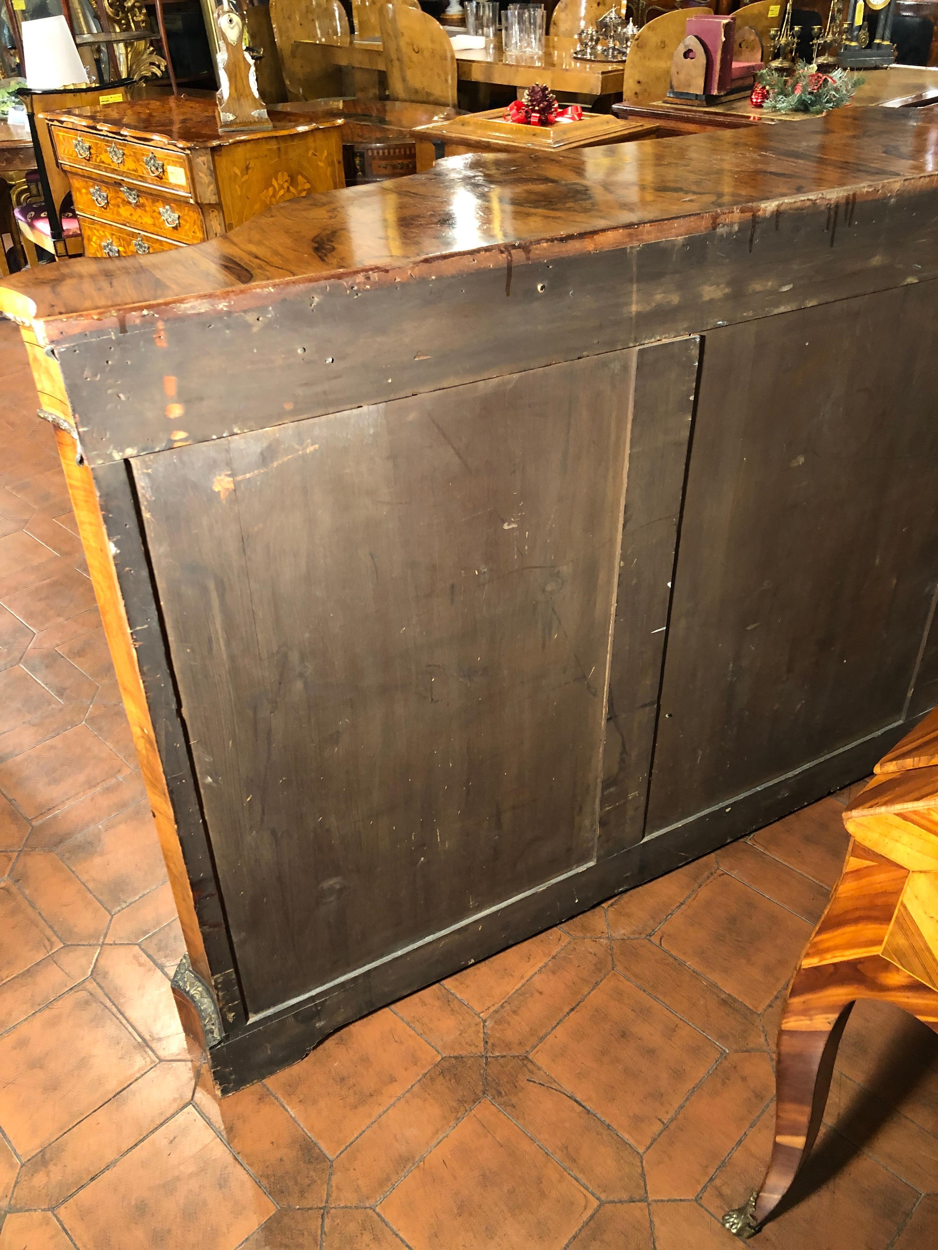 19th Century Victorian Walnut Inlaid English Sideboard Vitrines, 1860s 1