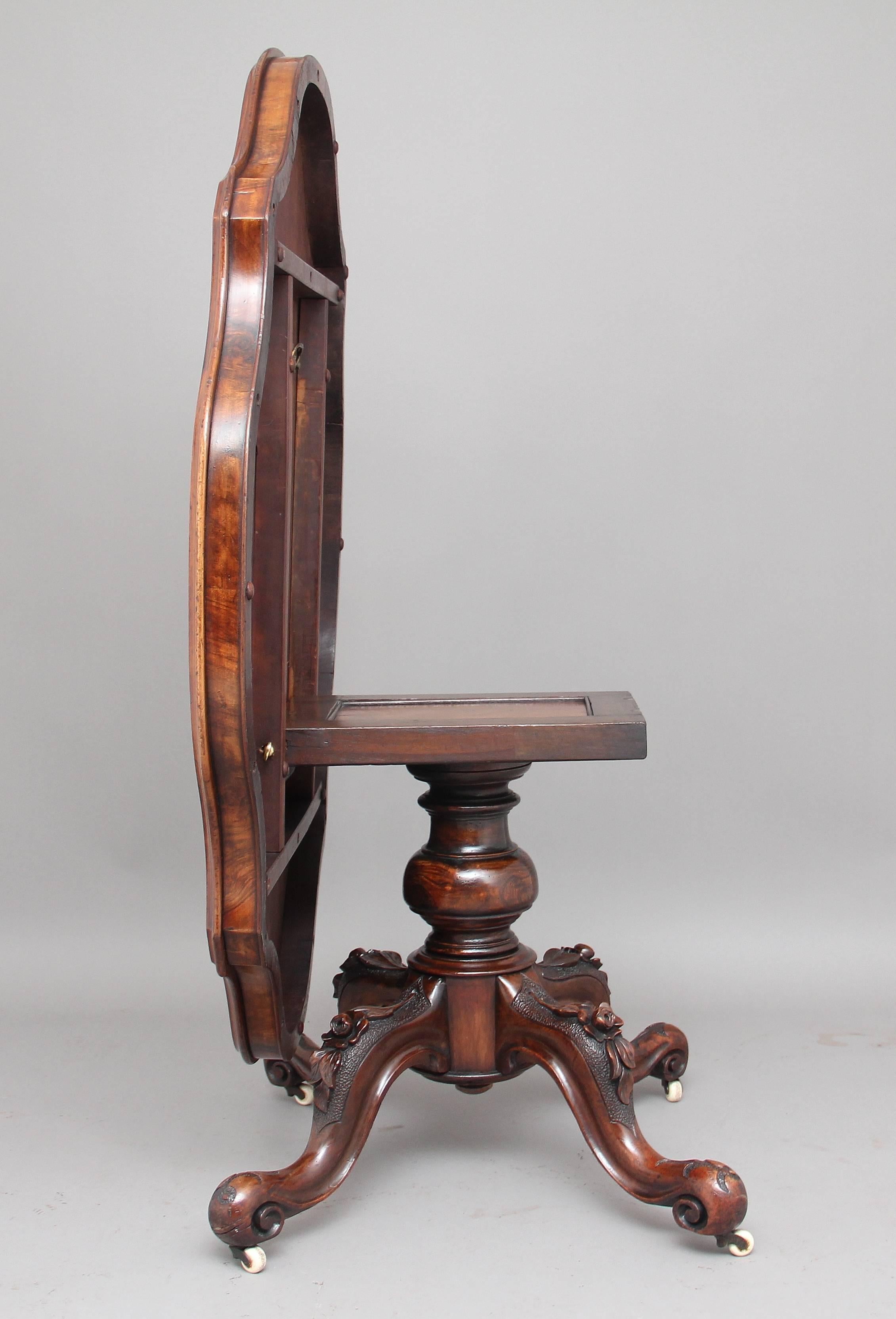 English 19th Century Victorian Walnut Loo / Breakfast Table