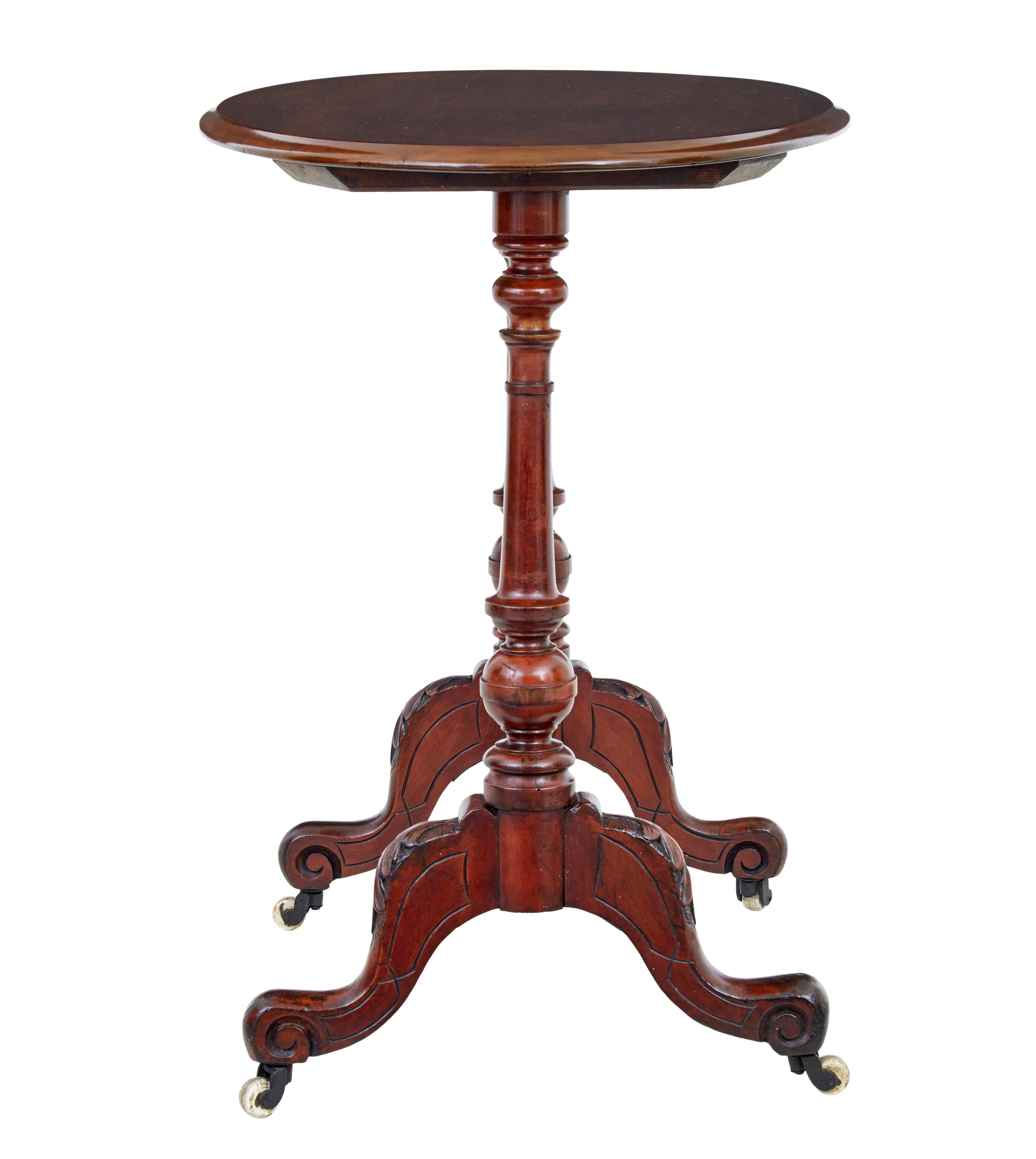 Hand-Carved 19th century Victorian walnut oval occasional table For Sale