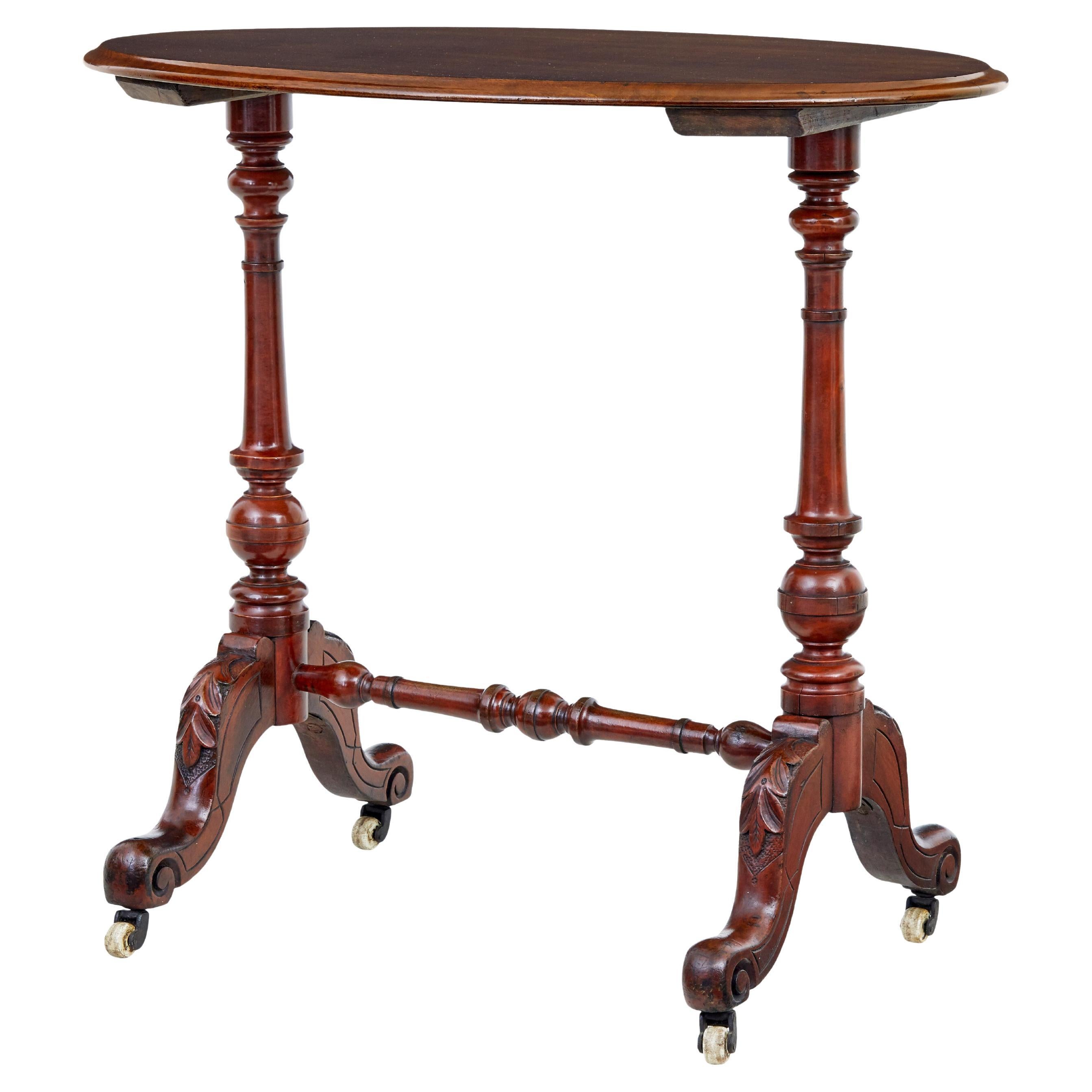 19th century Victorian walnut oval occasional table For Sale