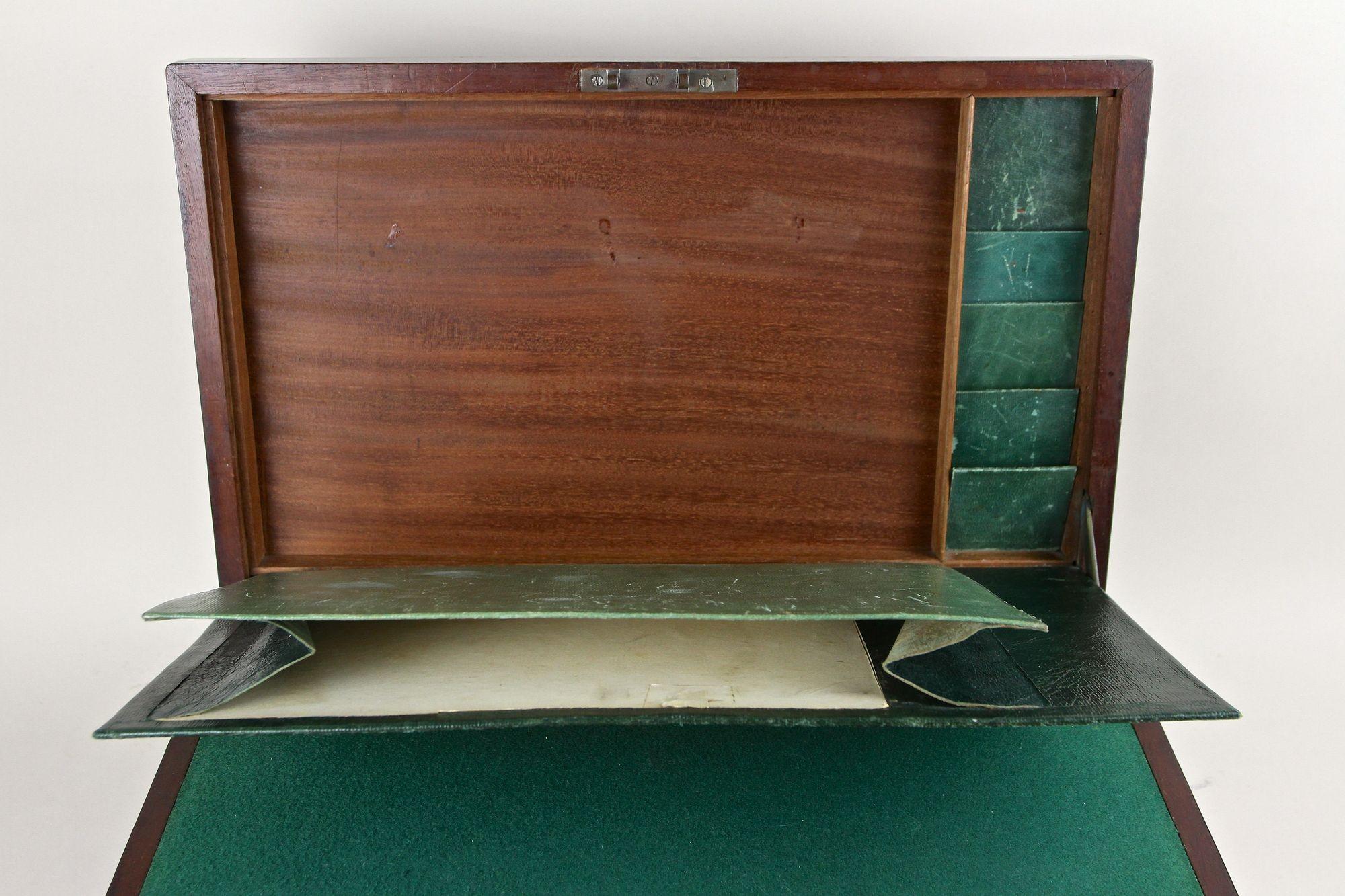 19th Century Victorian Writing Slope/ Travel Desk Box, Brass Bound, UK ca. 1815 In Good Condition For Sale In Lichtenberg, AT