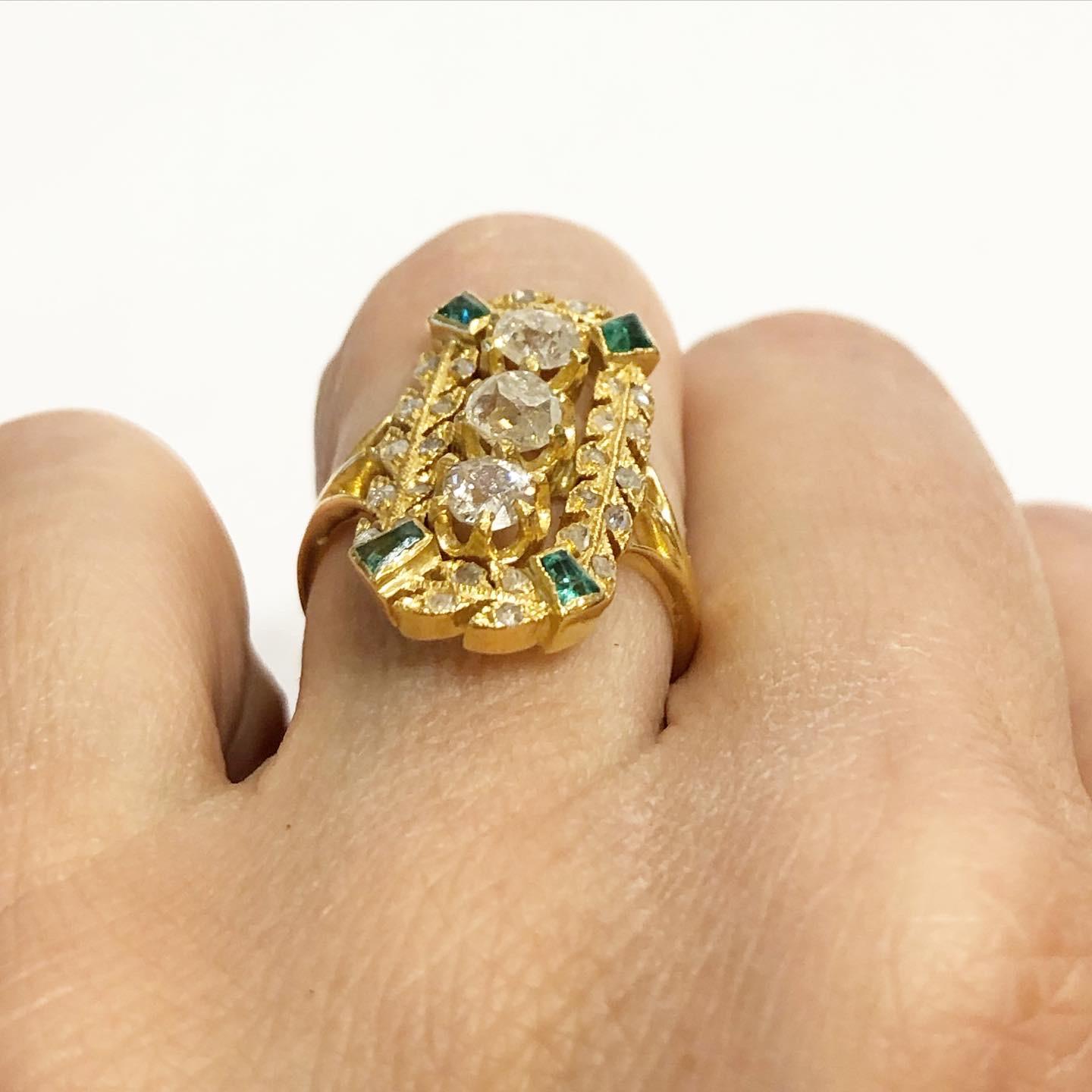 Victorian 18k Yellow Gold, Diamonds and Emeralds Cocktail Ring For Sale 1