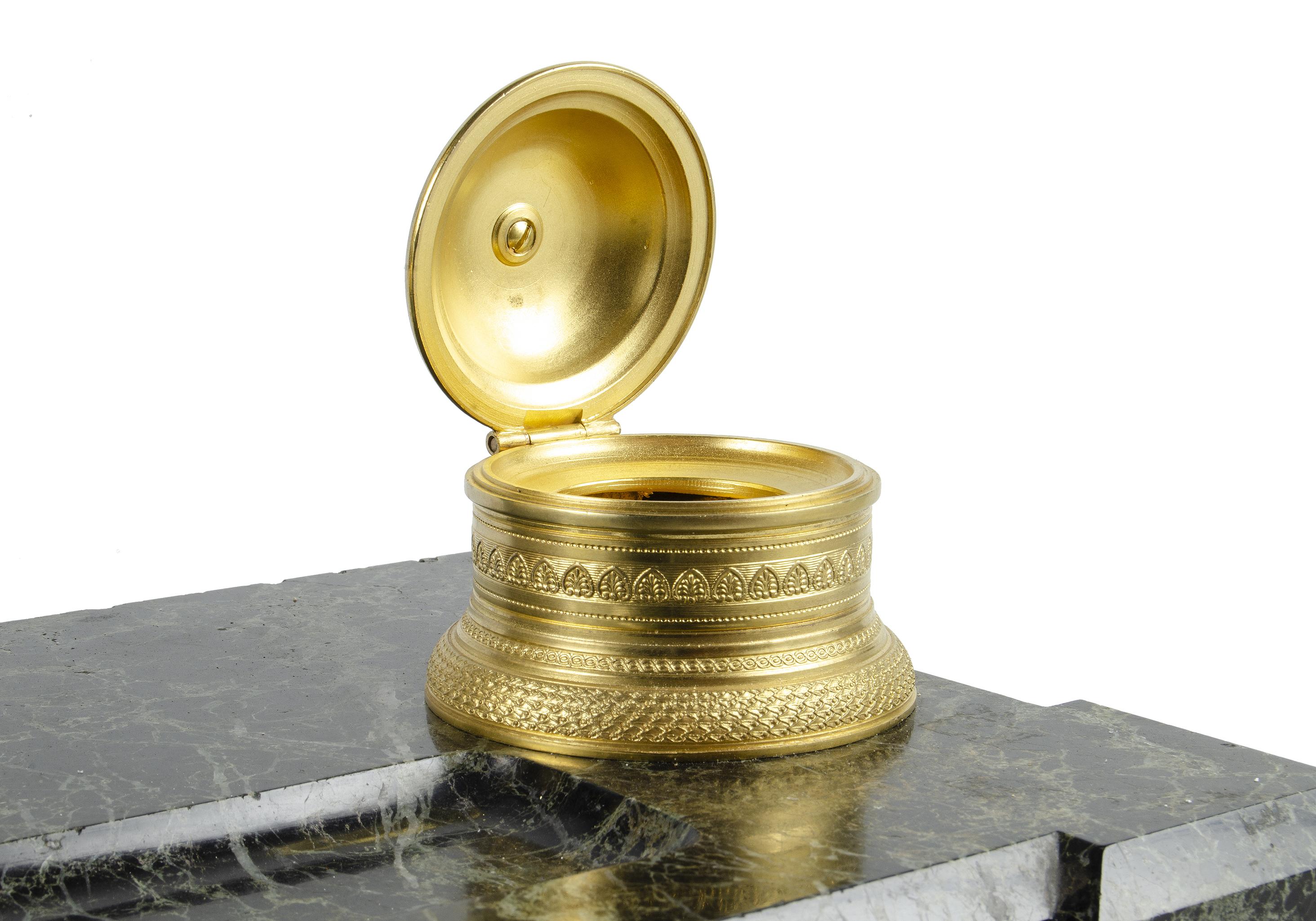 Métal Sculpture de la Vieille Garde du 19e siècle sur socle à encre par A. Le Véel et Susse Frères en vente