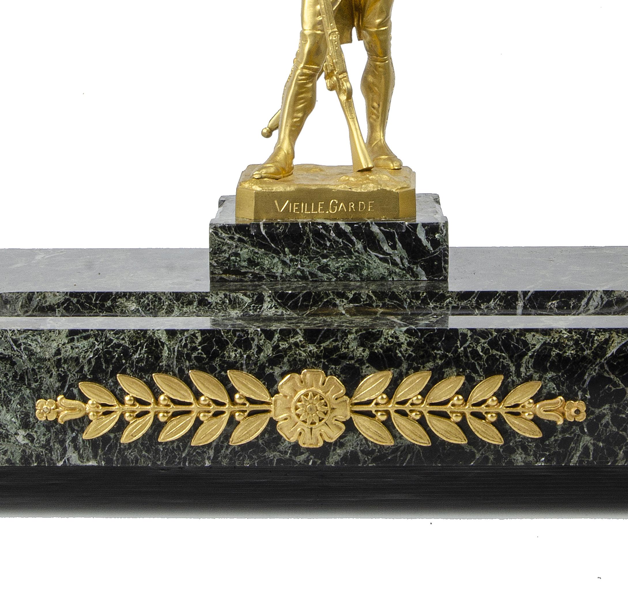 Sculpture de la Vieille Garde du 19e siècle sur socle à encre par A. Le Véel et Susse Frères en vente 1