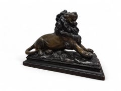 Lion en Vienna Bronze du XIXe siècle, peint à froid et signé « MR »