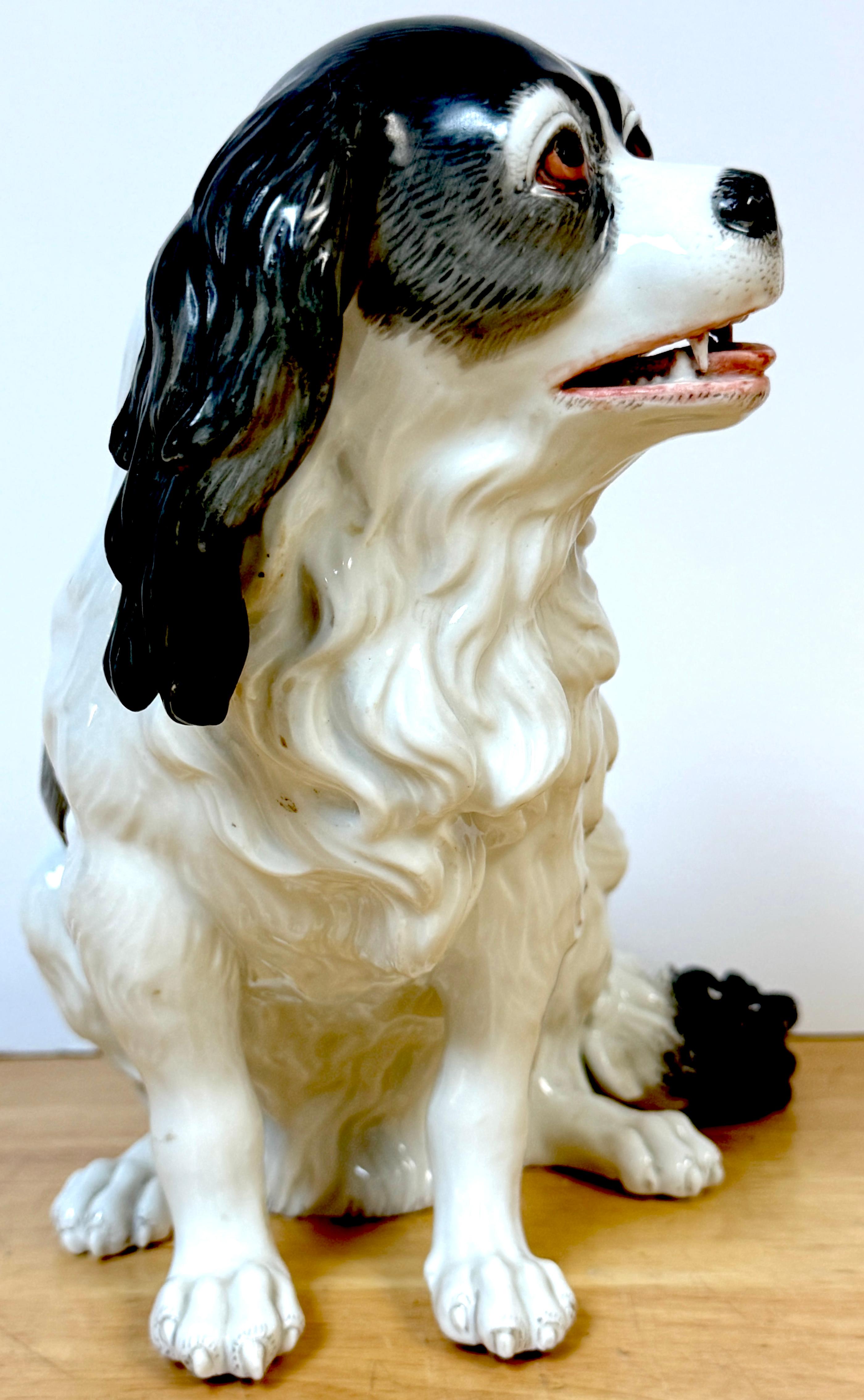 Modello in porcellana viennese del XIX secolo di un Charles Charles Spaniel in vendita 1