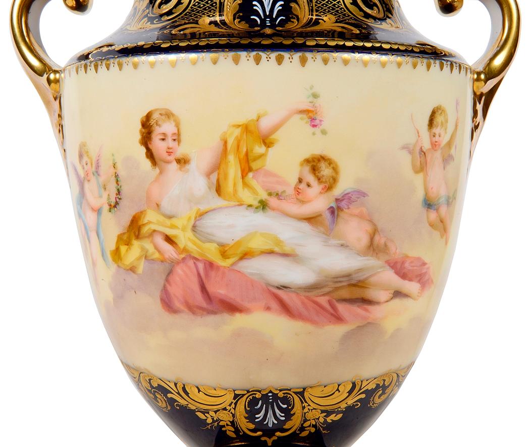 Vase de Vienne du XIXe siècle en vente 2