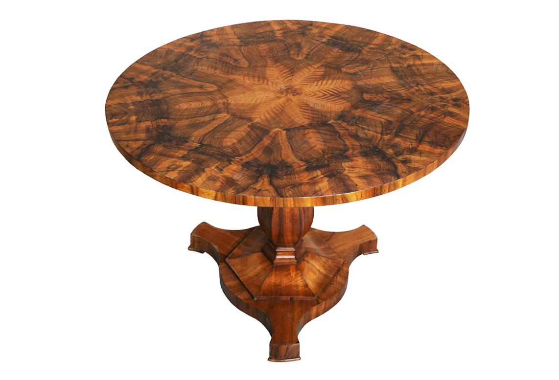 This exceptional Biedermeier walnut pedestal table is the best example of top-quality Viennese piece from circa 1825.

Viennese Biedermeier is distinguished by their sophisticated proportions, rare and refined design and excellent craftsmanship and