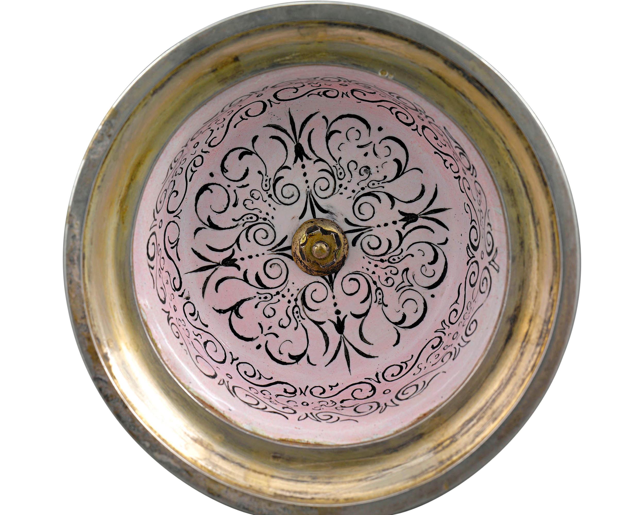 Wiener Emaille-Kerzenleuchter des 19. Jahrhunderts (Rokoko) im Angebot