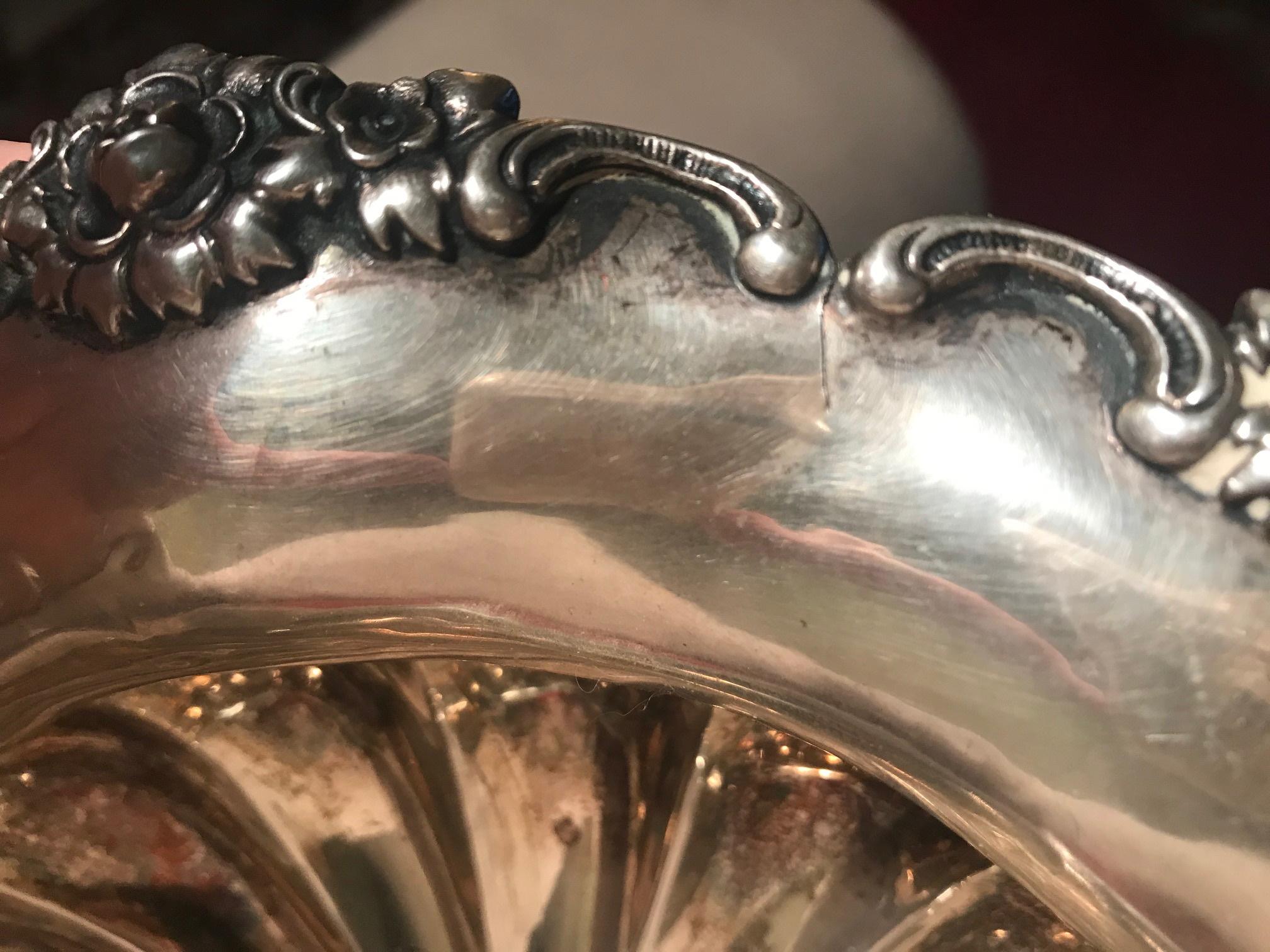 Cuenco Victoriano con Pie de Garra de Plata Pesada del Siglo XIX en venta 4
