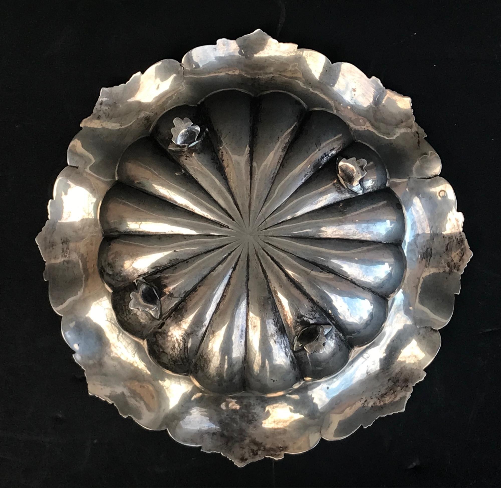 19th Century Viennese Heavy Silver Victorian Claw Footed Bowl For Sale 6