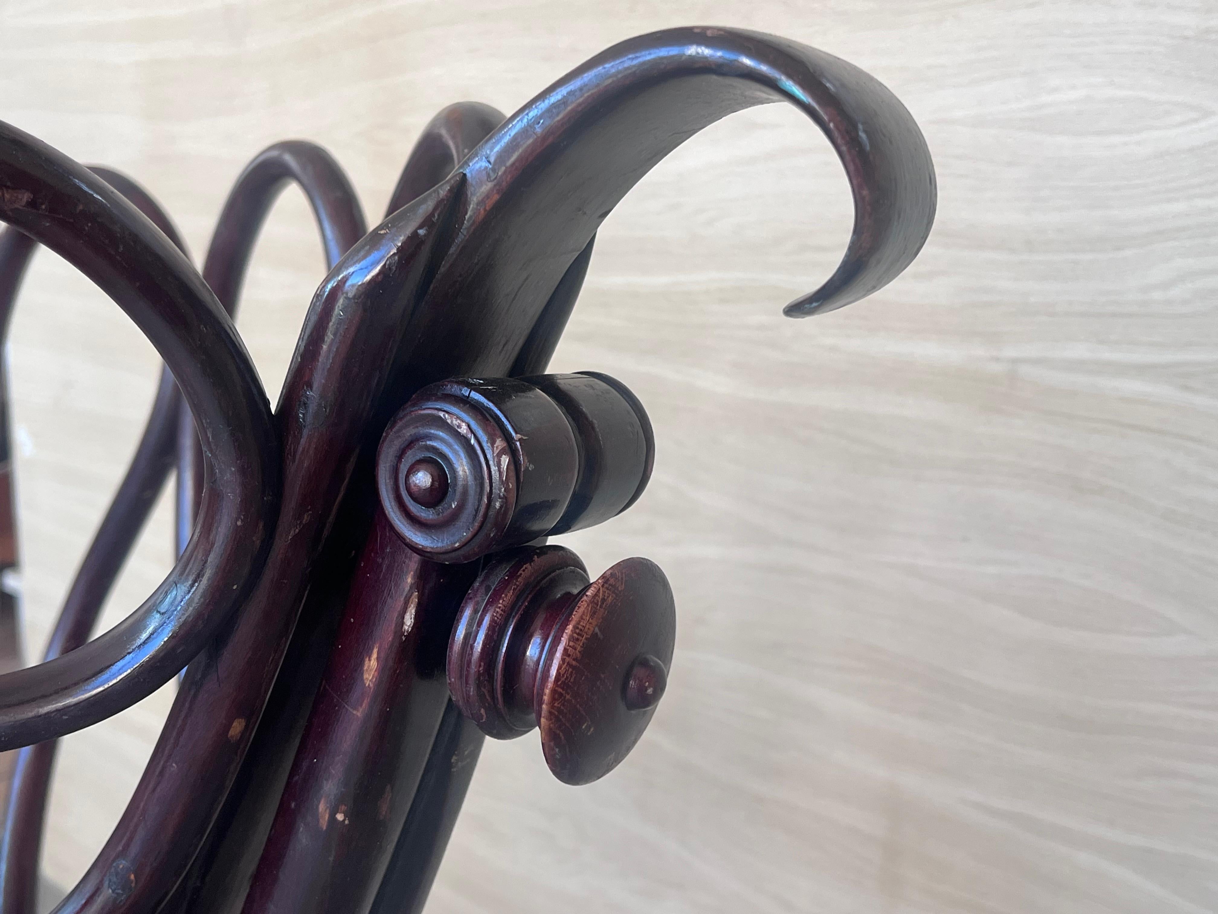 Culla in legno curvato del XIX secolo attribuita a Jacob and Josef Kohn in vendita 10