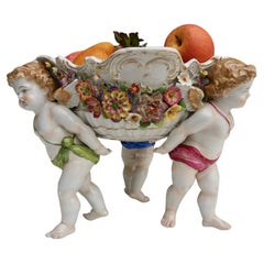 Jardinière ou bol de centre de table en porcelaine viennoise du 19e siècle avec chérubin figuratif