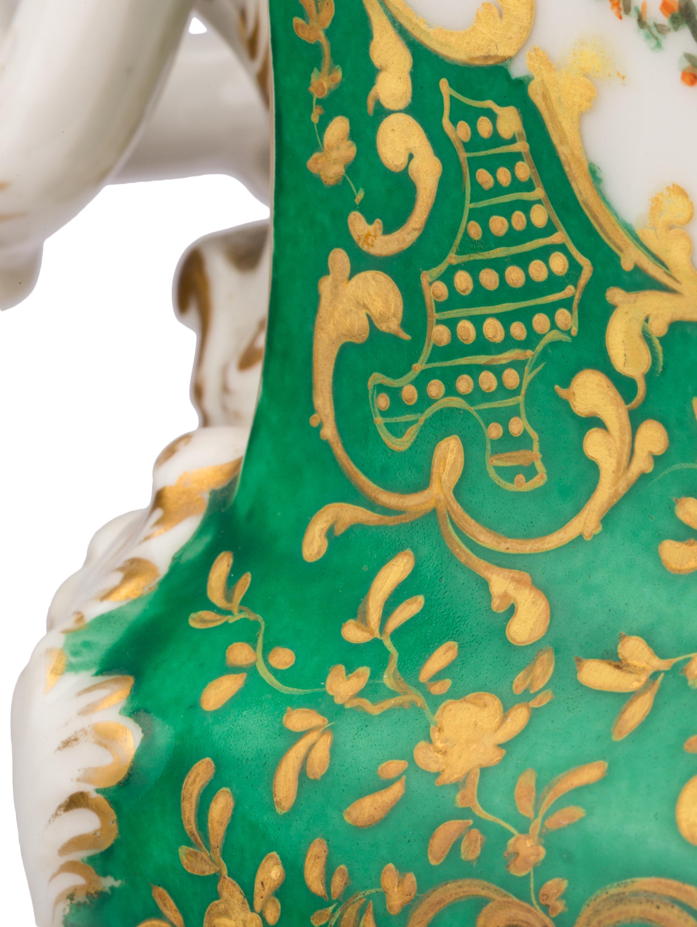 Hand-Painted 19th Century Vieux Paris / Old Paris Porcelain Urn with Raised Gilt Detailing For Sale
