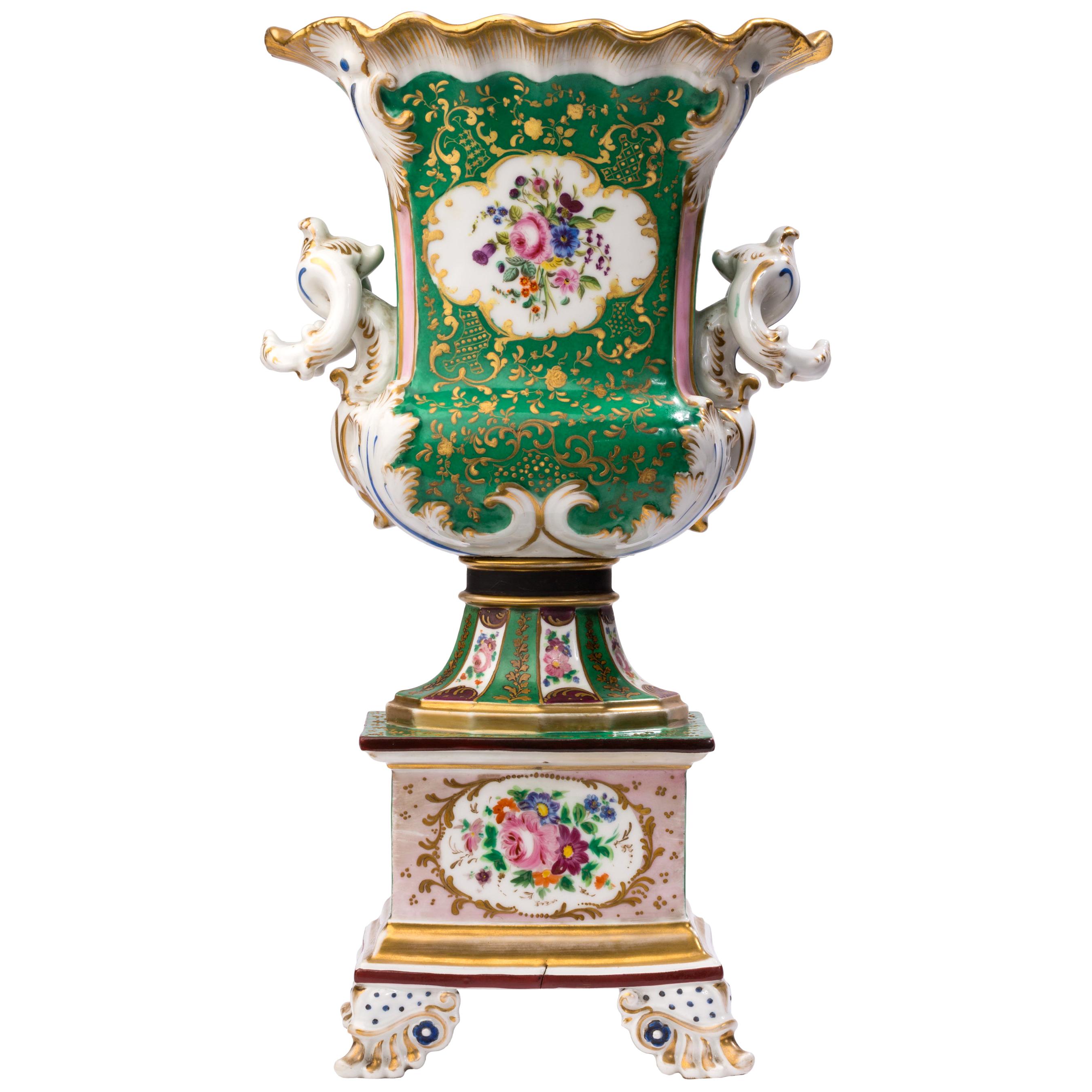 Urna de porcelana del siglo XIX Vieux Paris / Viejo París con detalles dorados en relieve