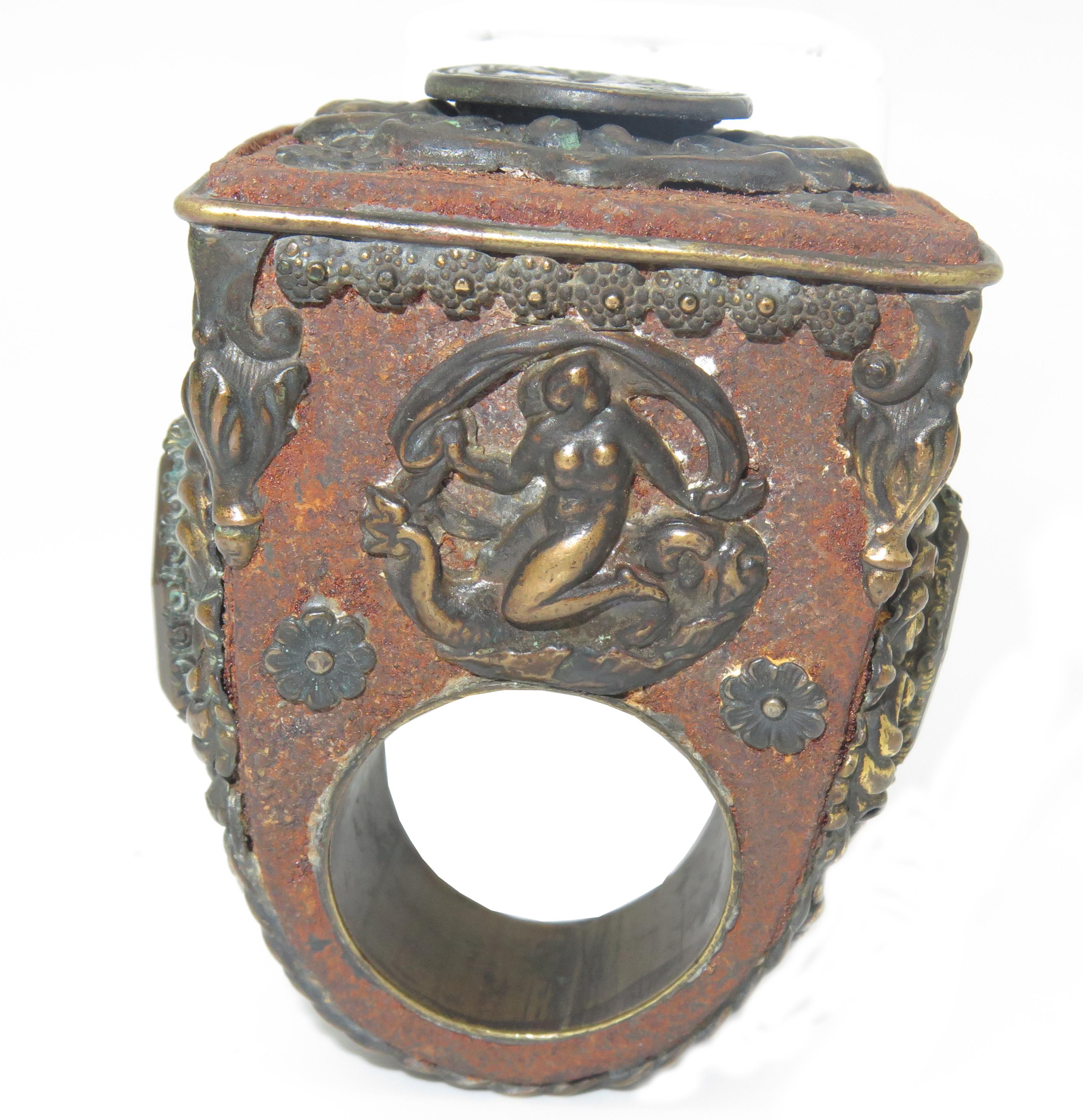19. Jahrhundert Vintage Historischer Bishop-Ring aus gemischten Metallen für Damen oder Herren im Angebot